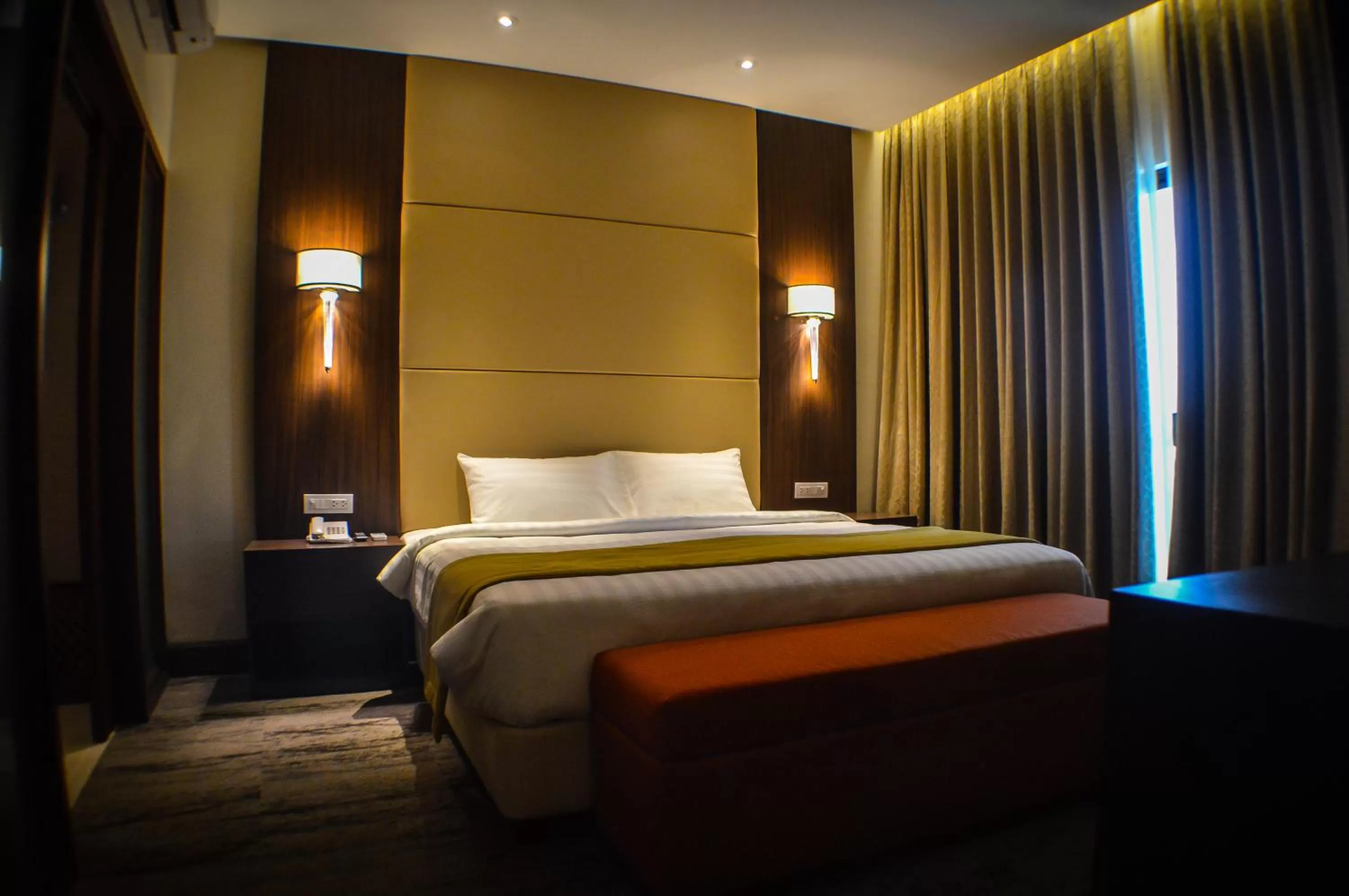 Bedroom, Bed in Hotel Monticello Tagaytay