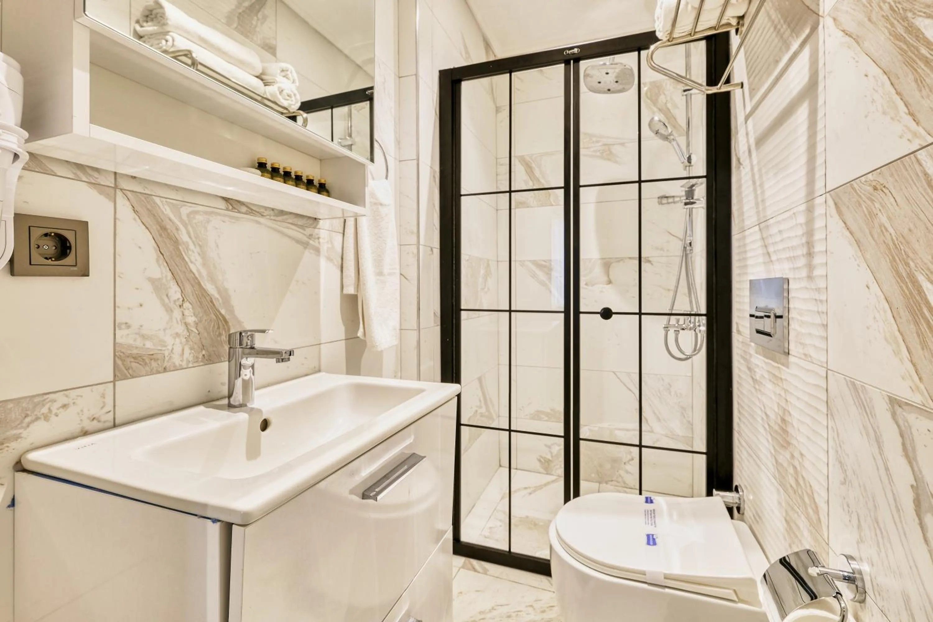 Toilet in Hub Suite Istanbul