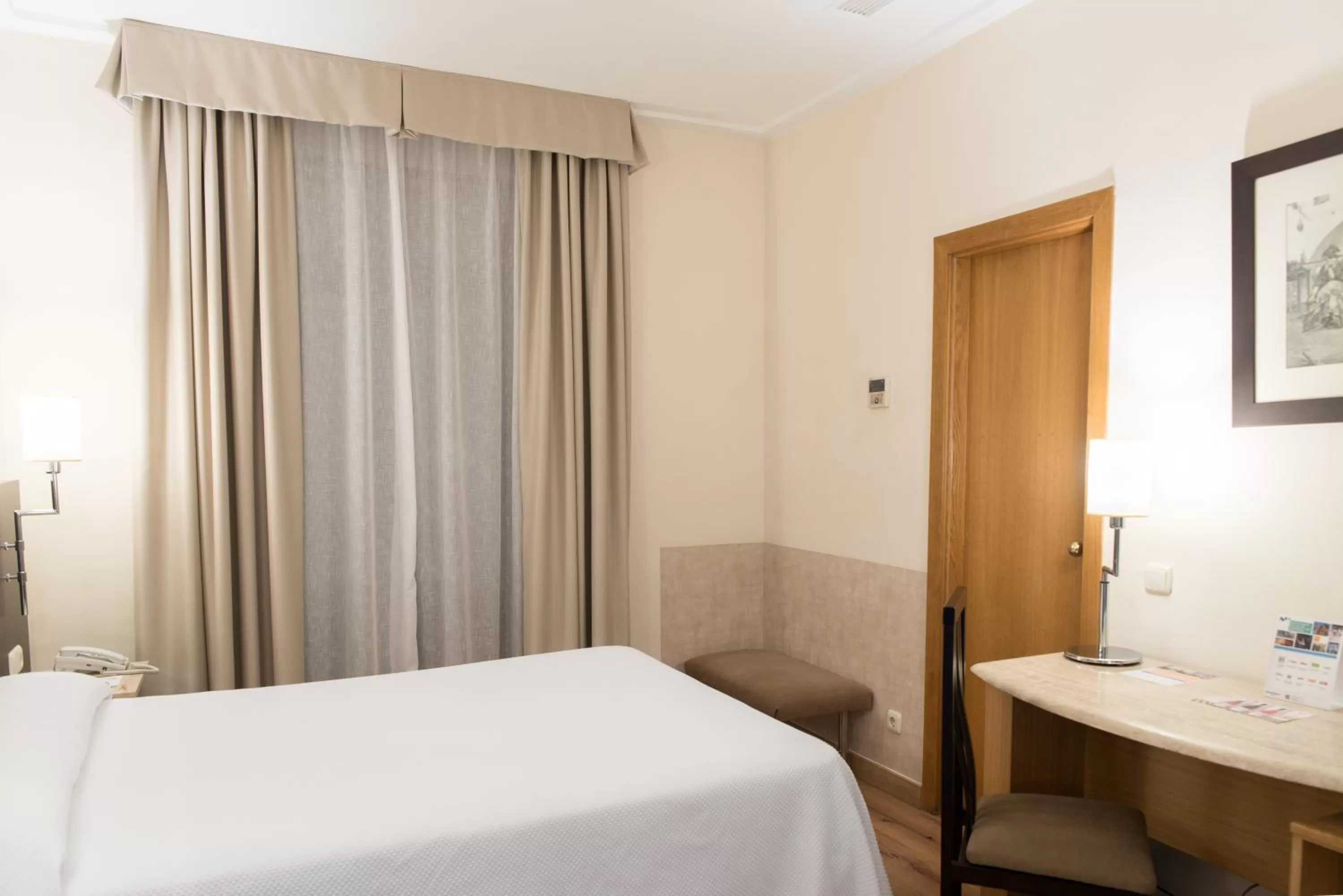 cot, Bed in Hotel Inglaterra