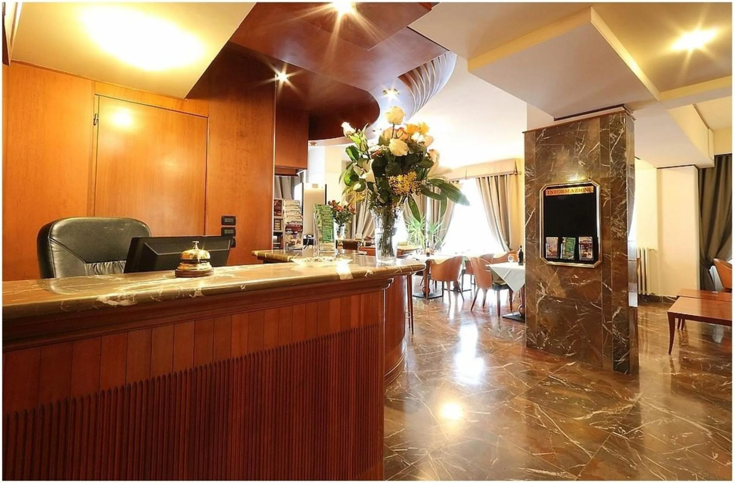 Communal lounge/ TV room in Hotel Arcadia