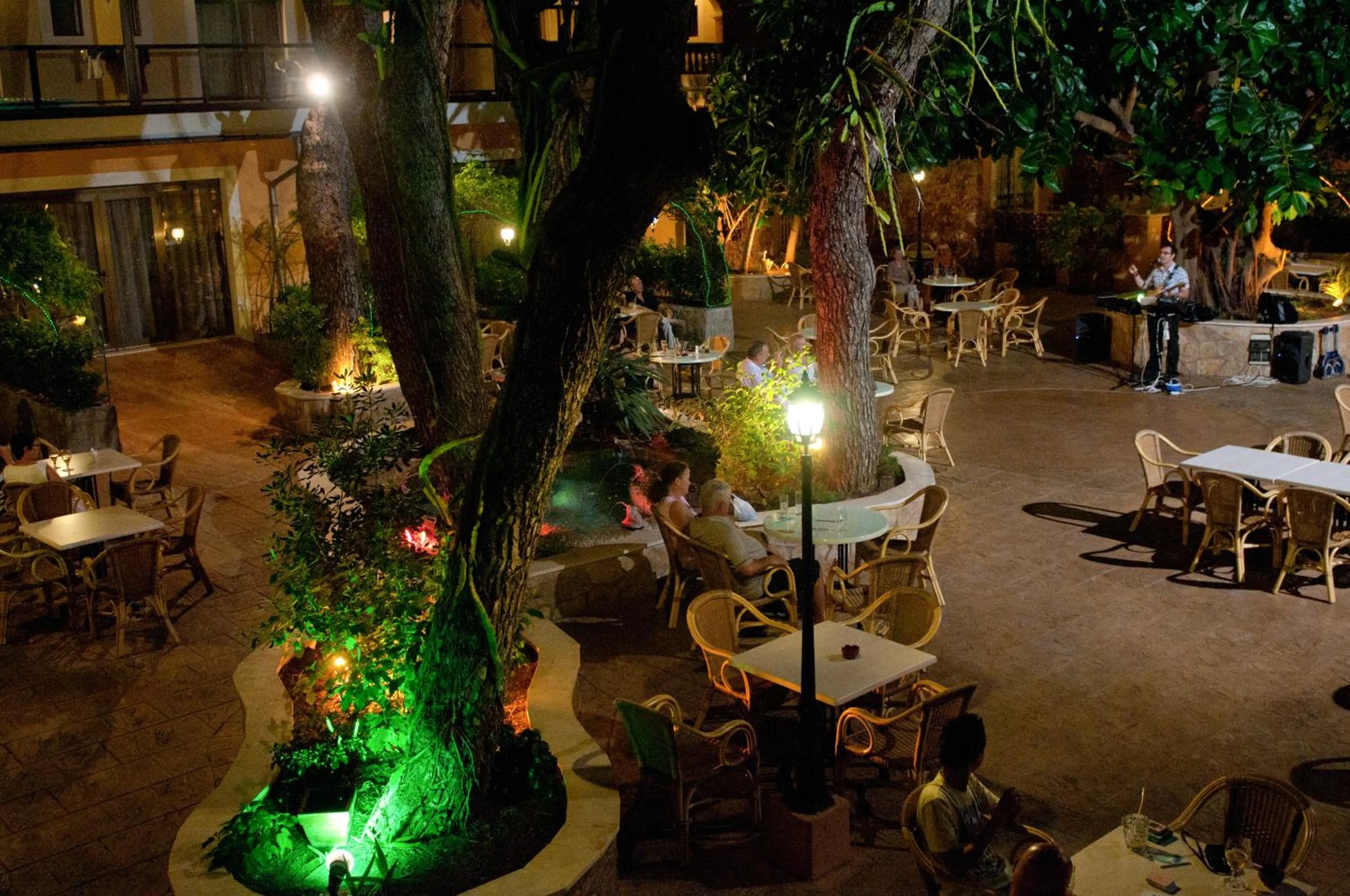 Restaurant/places to eat in Hotel Baviera