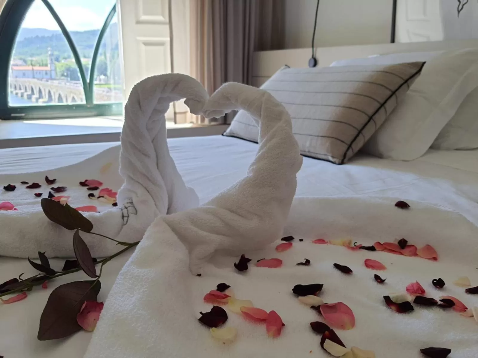 Bedroom, Bed in Camões Apartments