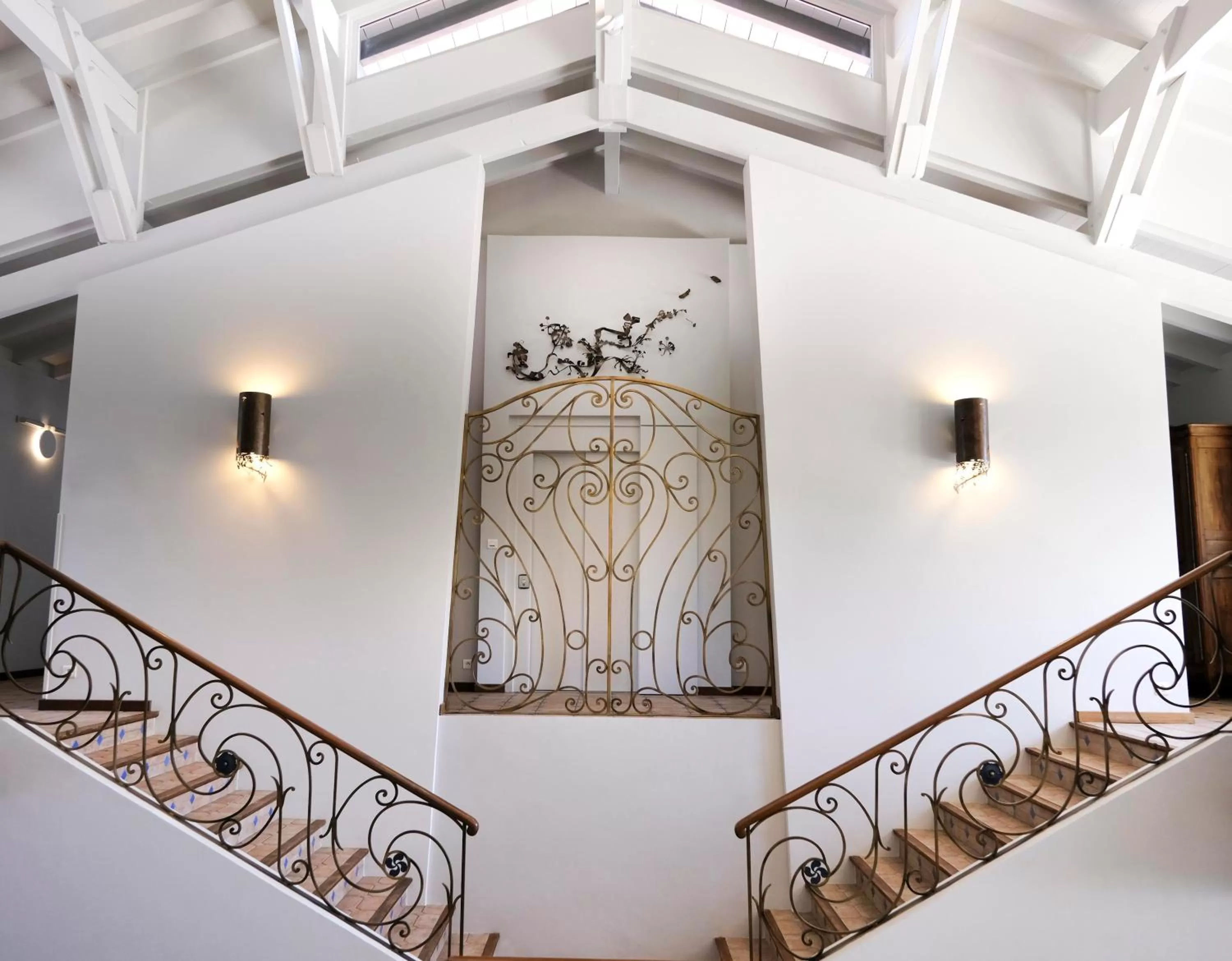 Lobby or reception in Hôtel Les Frères Ibarboure