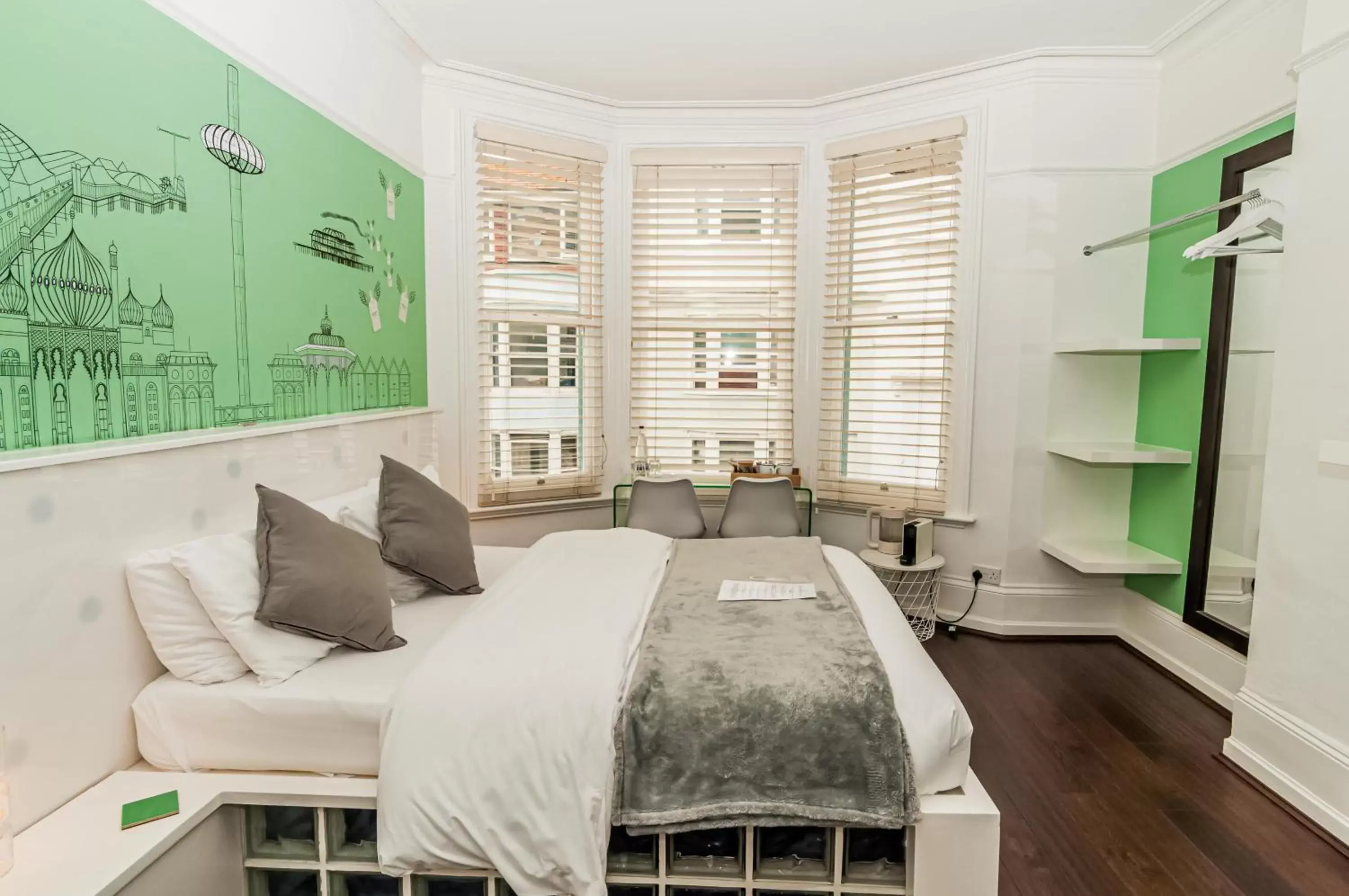 King Suite in Hotel Nineteen King Suite in Hotel Nineteen