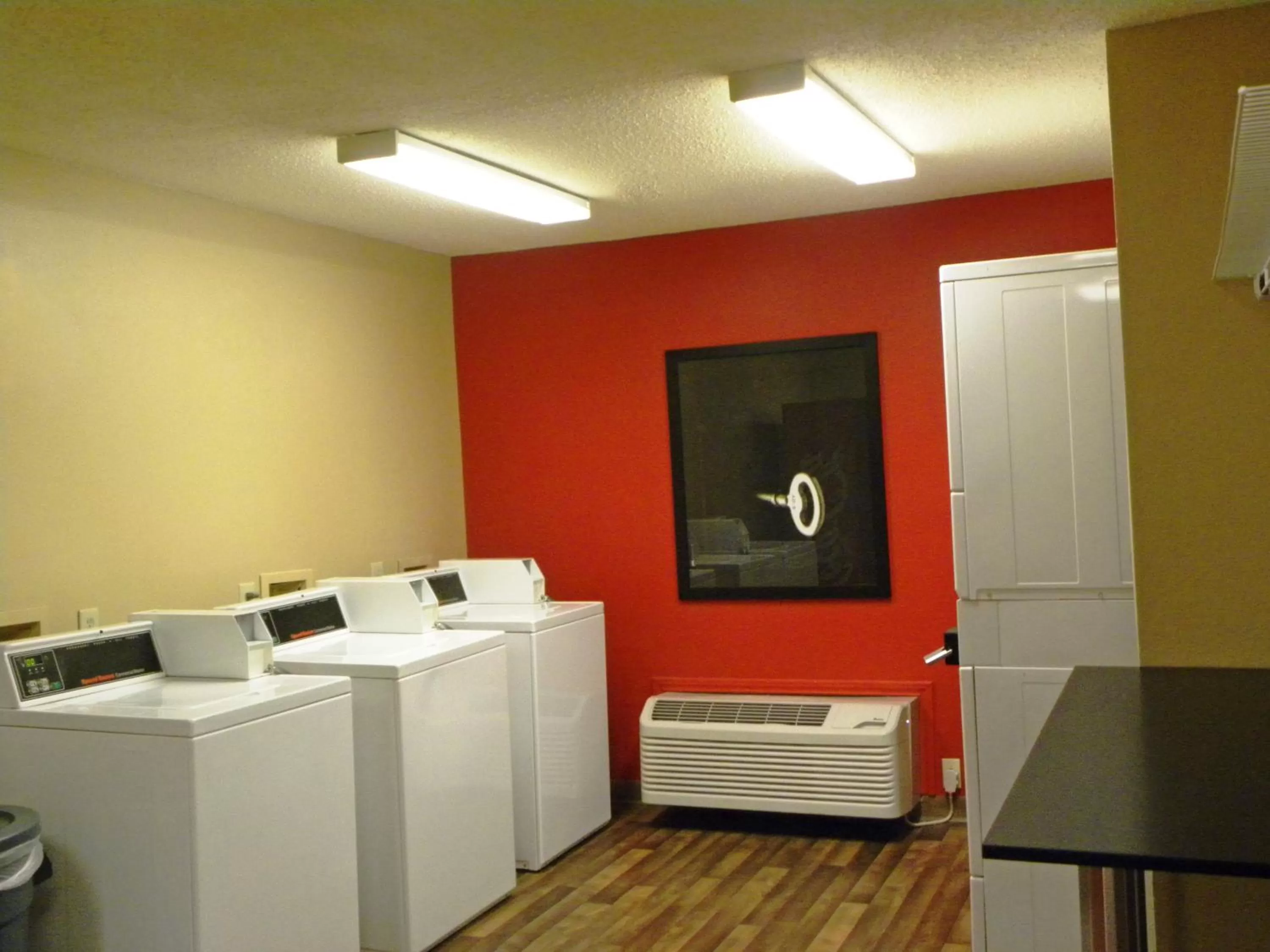 laundry in Suburban Studios Houston North I-45