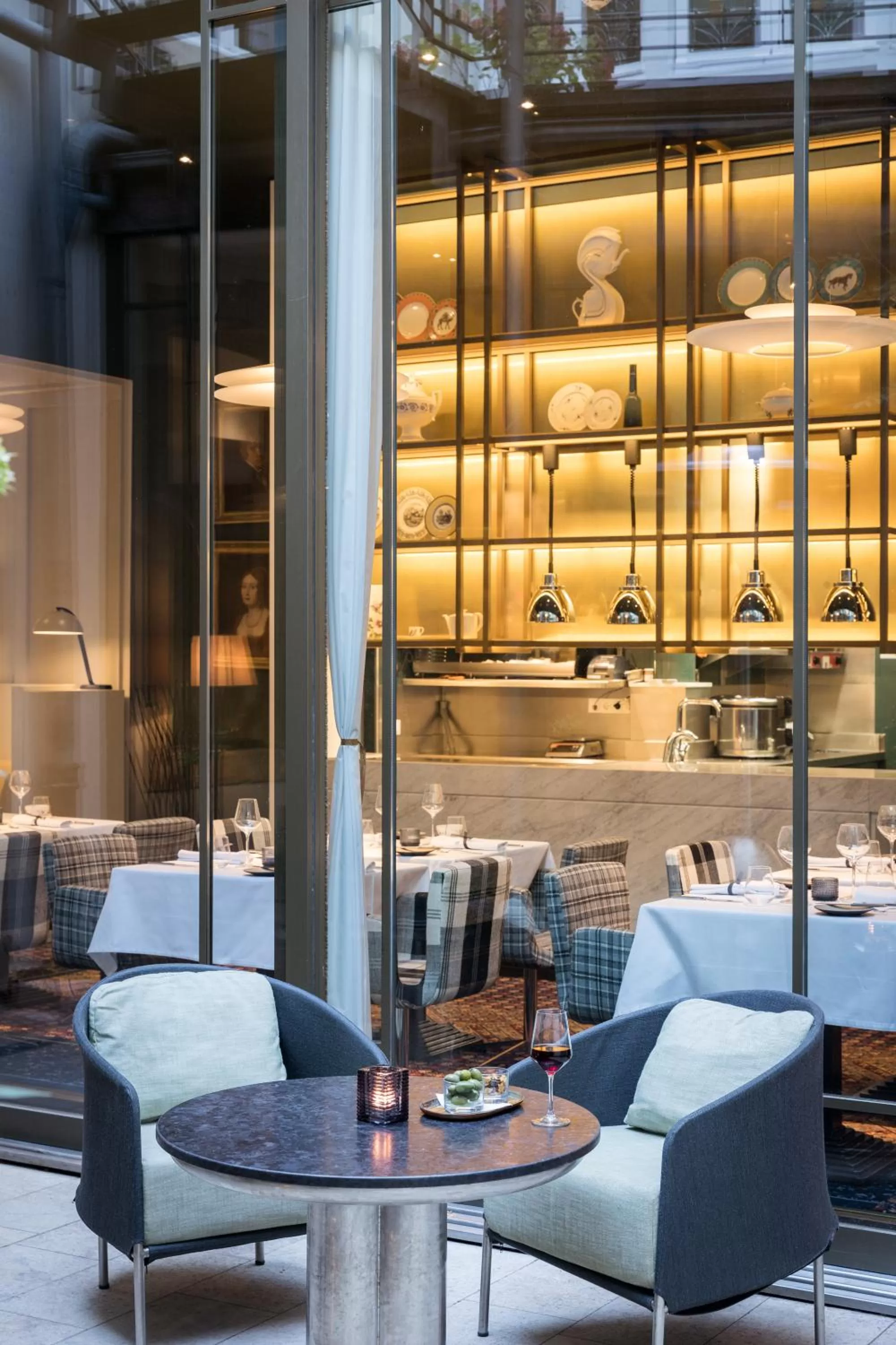 Patio in Hotel Le Place d'Armes - Relais & Châteaux