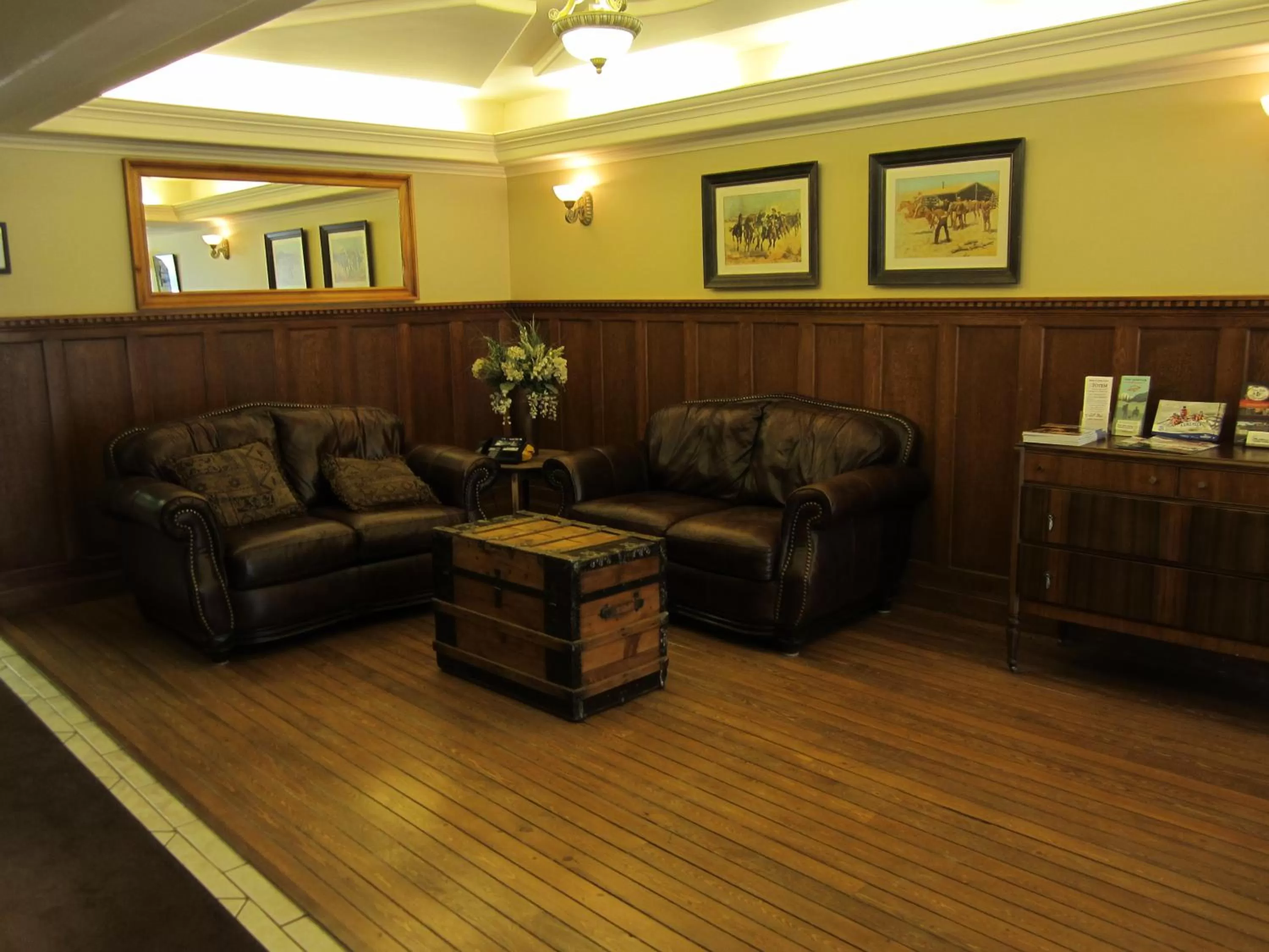 Lobby or reception in Reynolds Hotel