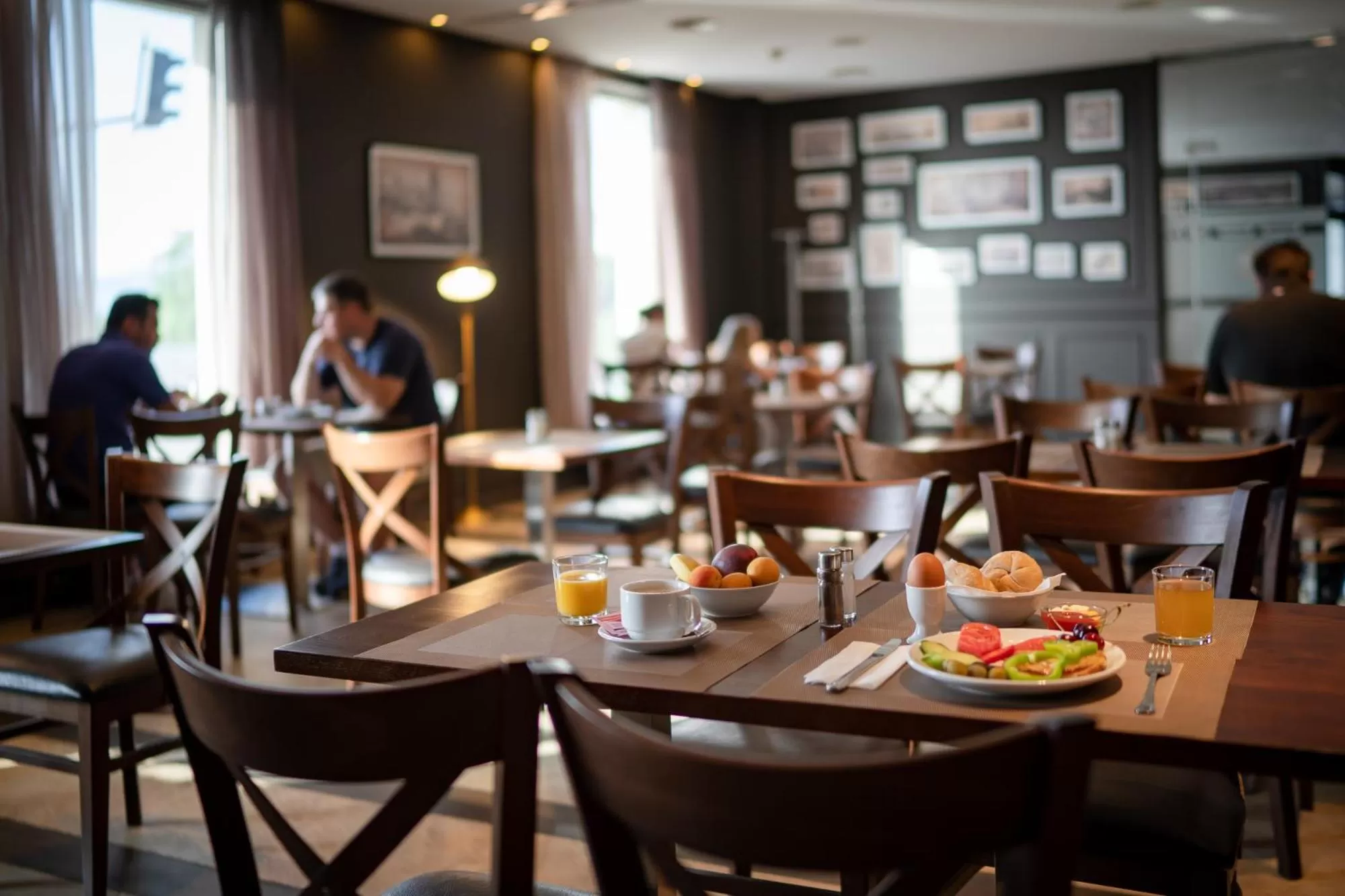 Restaurant/places to eat in Panorama Hotel - Free EV Charging Station