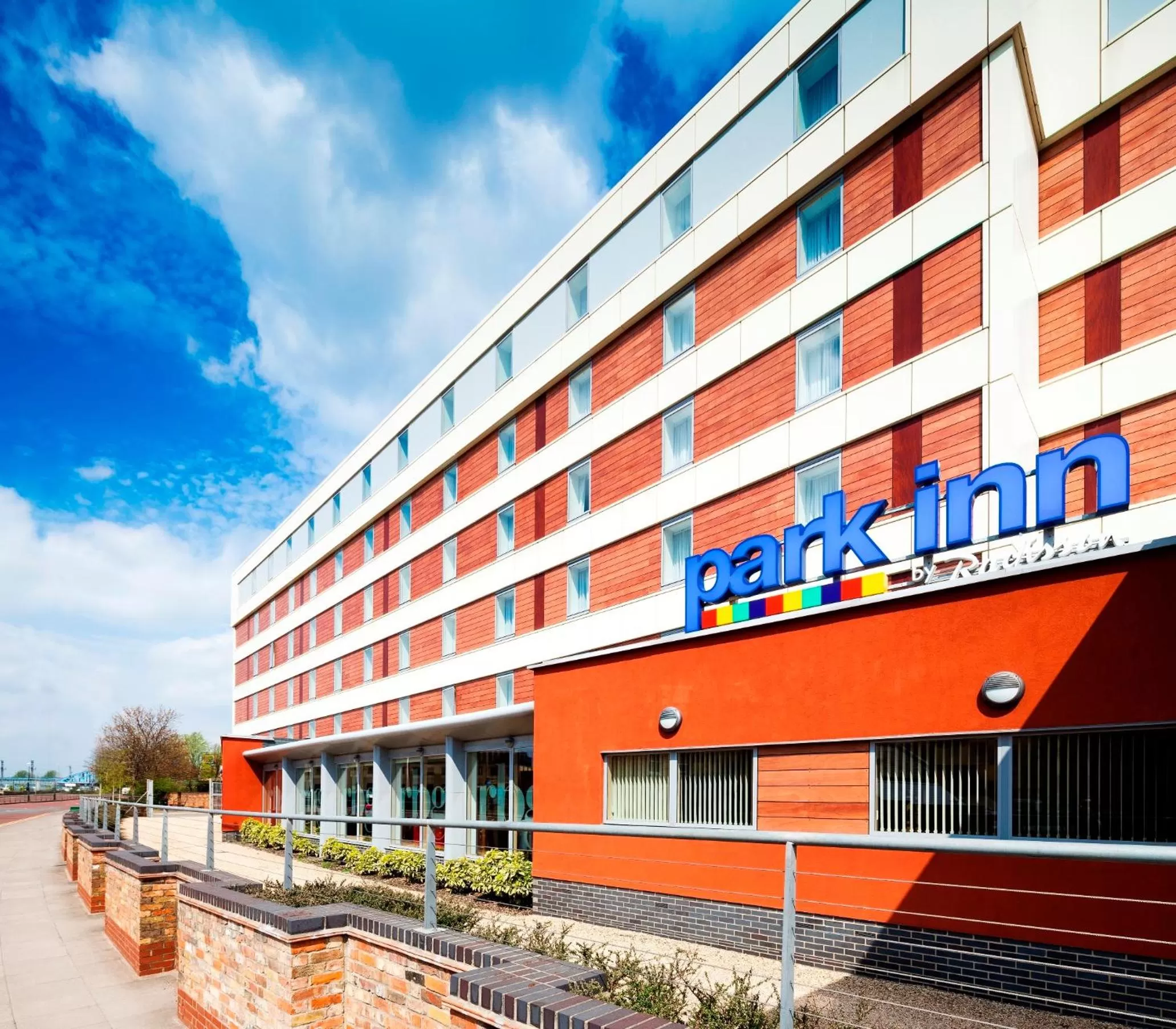 Facade/entrance in Park Inn by Radisson Peterborough