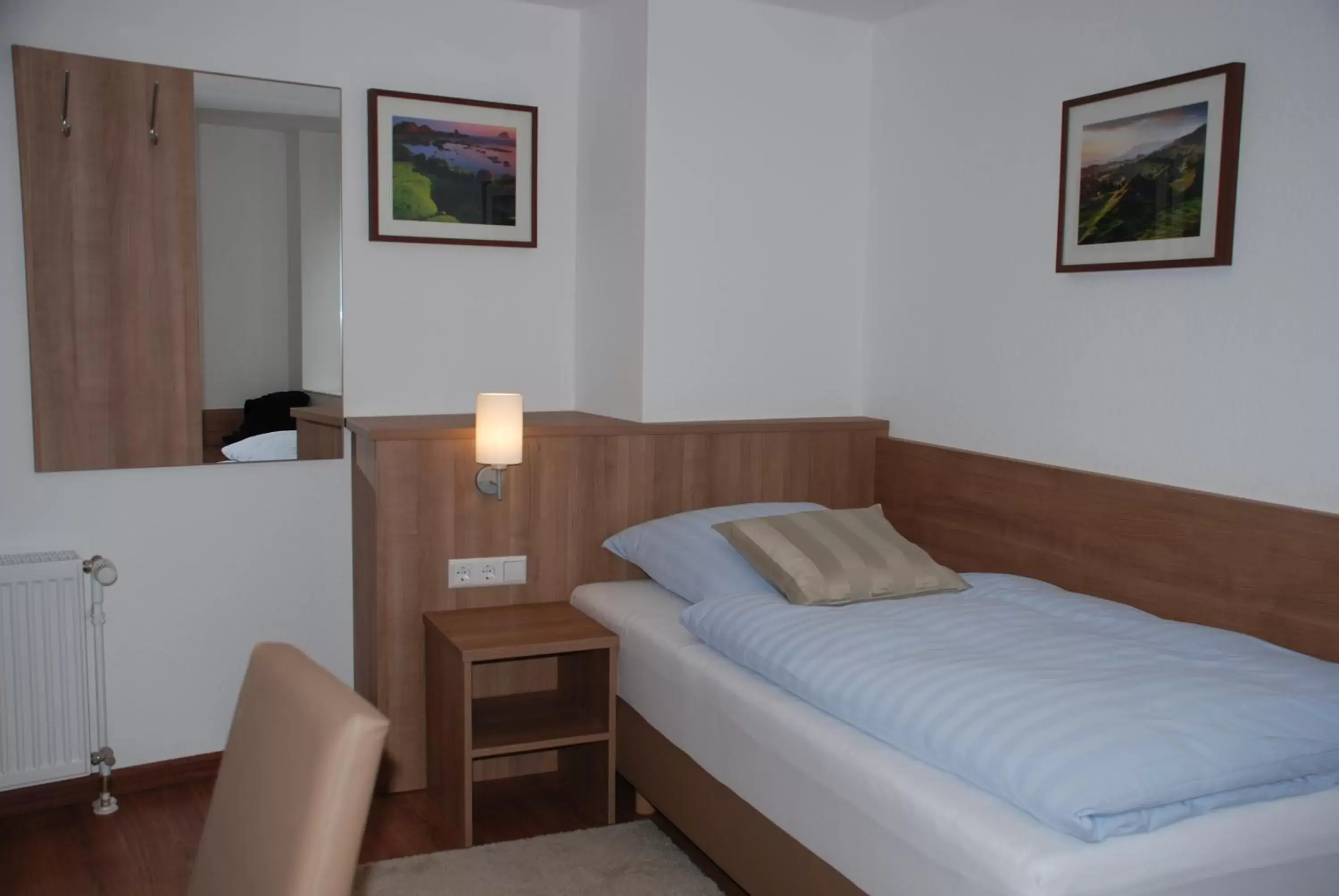 Single Room with Bathroom - single occupancy in Hotel Rest Inn Single Room with Bathroom - single occupancy in Hotel Rest Inn