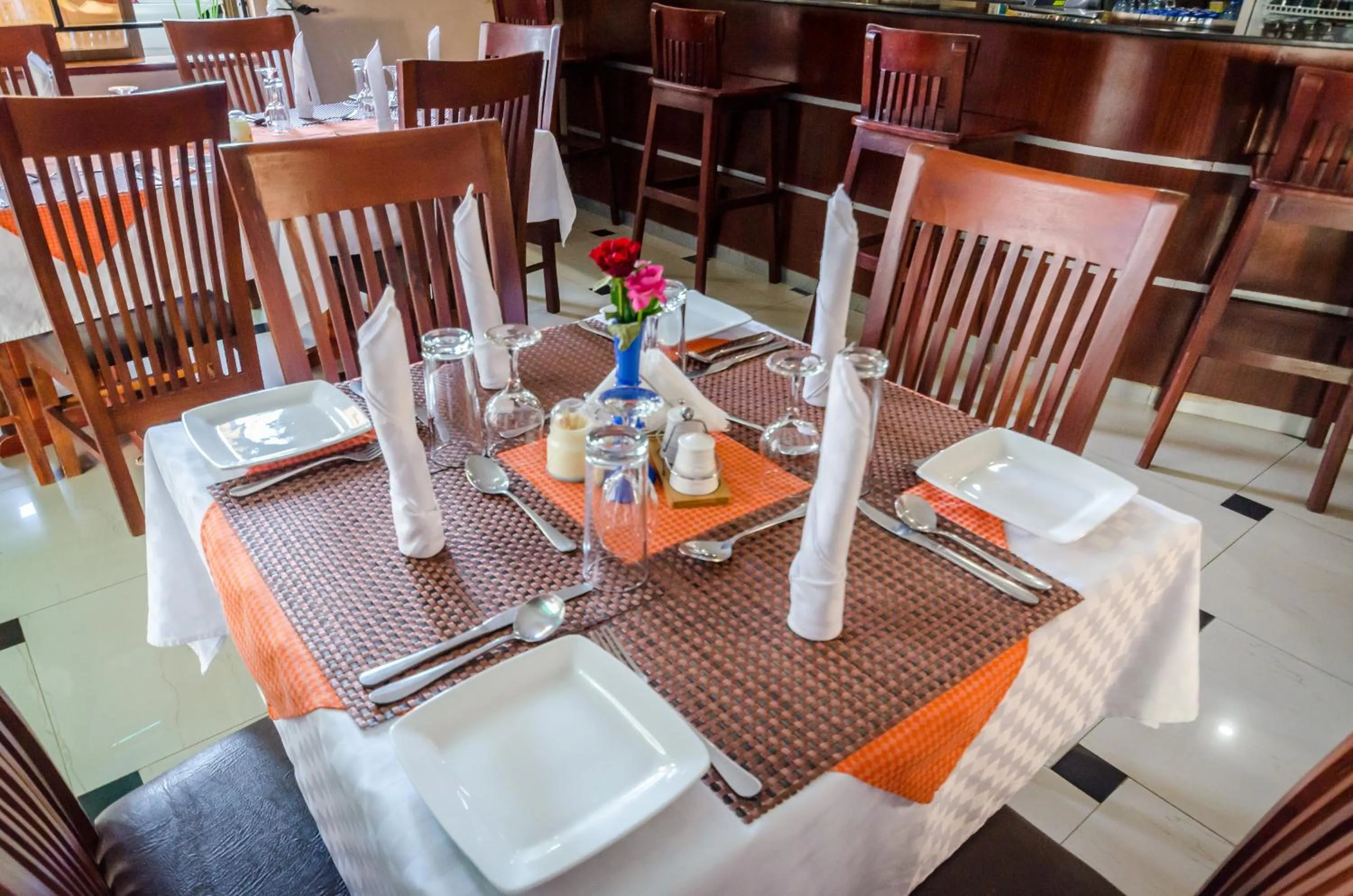 Restaurant/places to eat in Marie's Royale Hotel