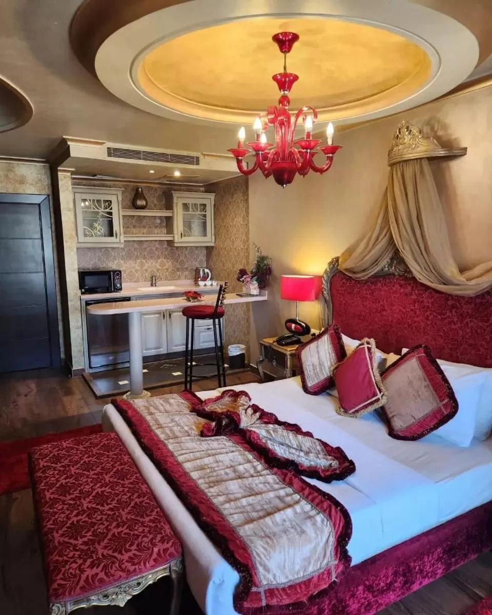 Photo of the whole room, Bed in Q Hotel