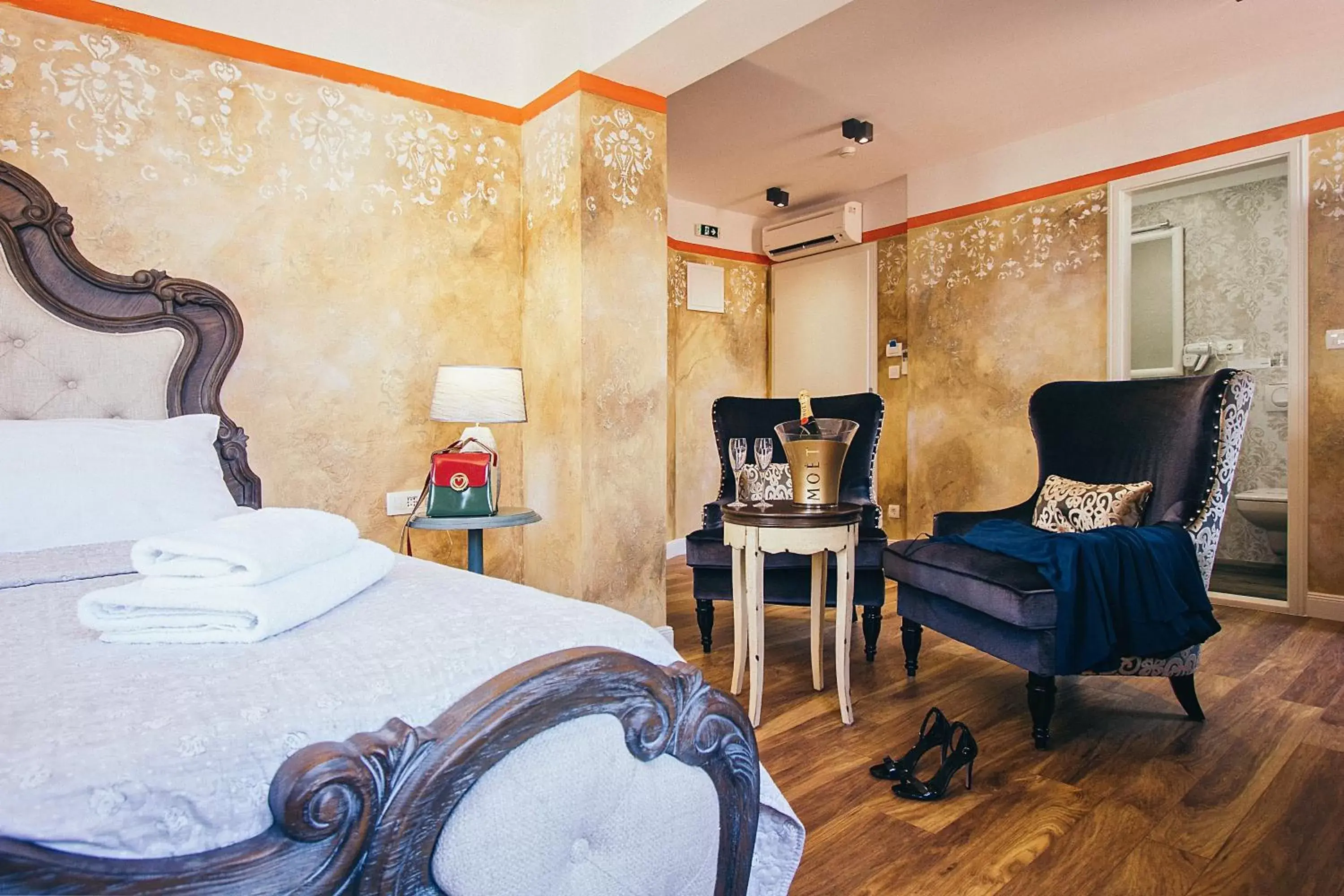 Deluxe Queen Room - single occupancy in Plaza Marchi Old Town - MAG Quaint & Elegant Boutique Hotels Deluxe Queen Room - single occupancy in Plaza Marchi Old Town - MAG Quaint & Elegant Boutique Hotels