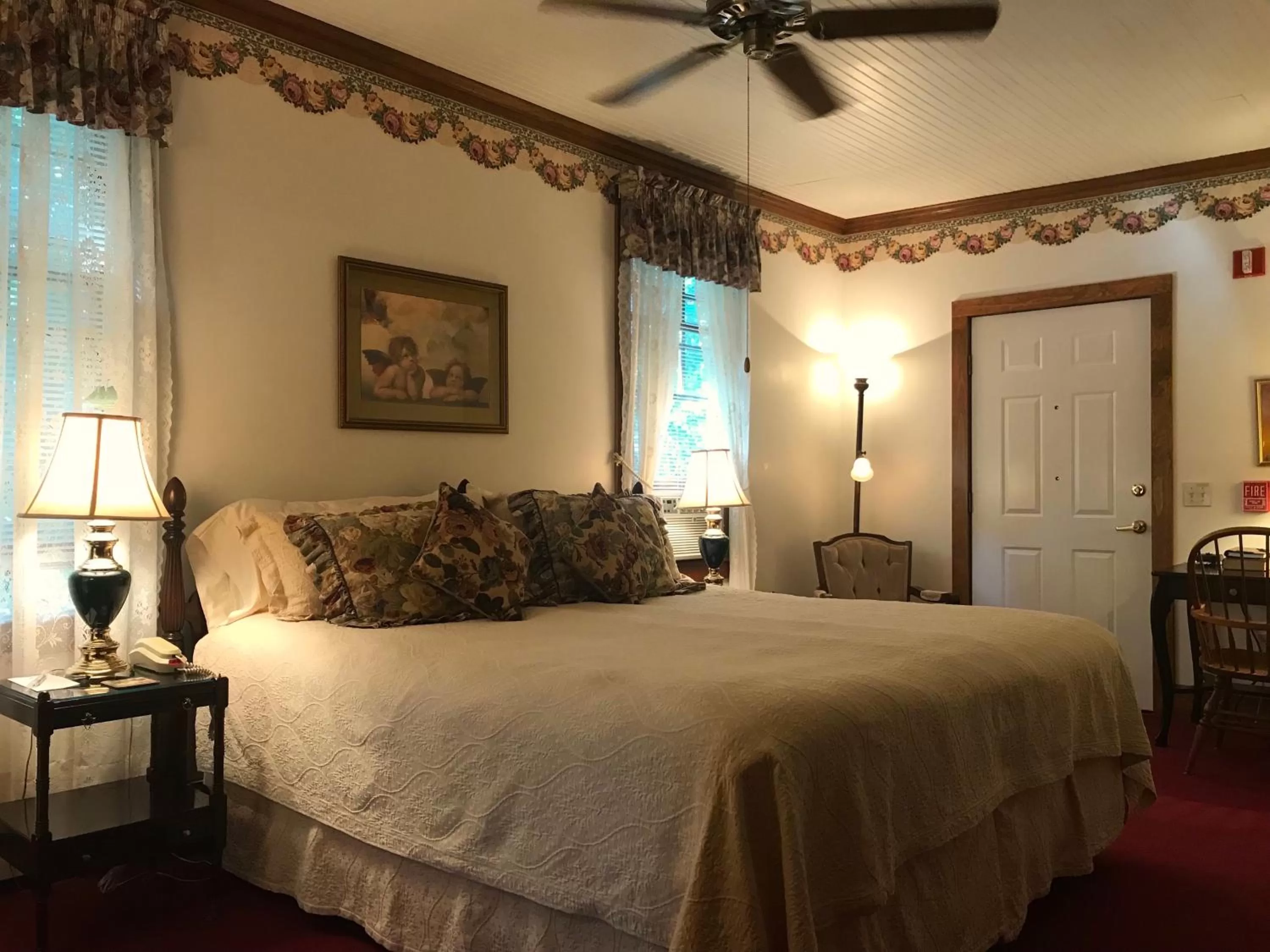 Bed in Palmer House Inn