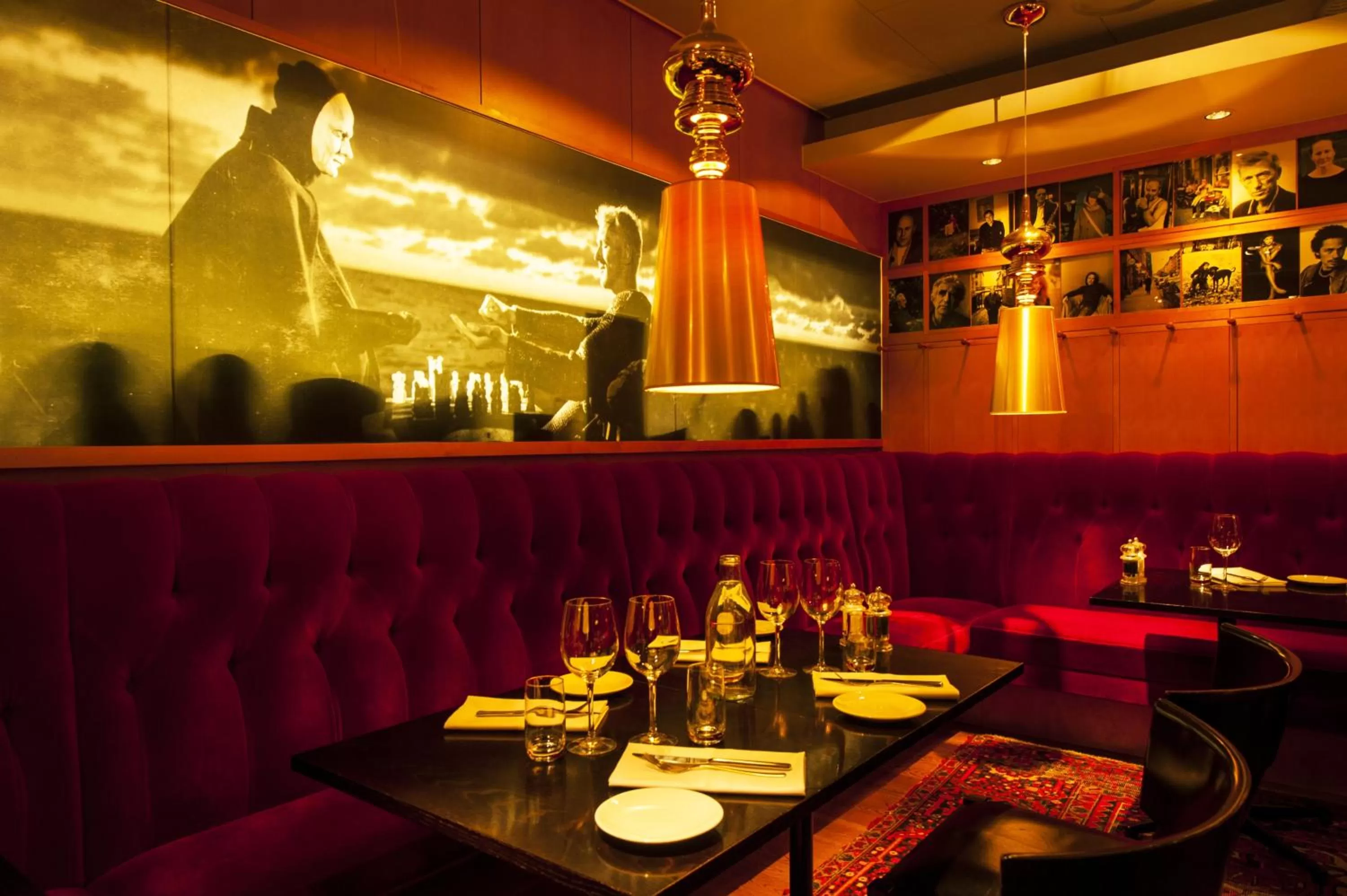 Restaurant/places to eat in Hotel Rival