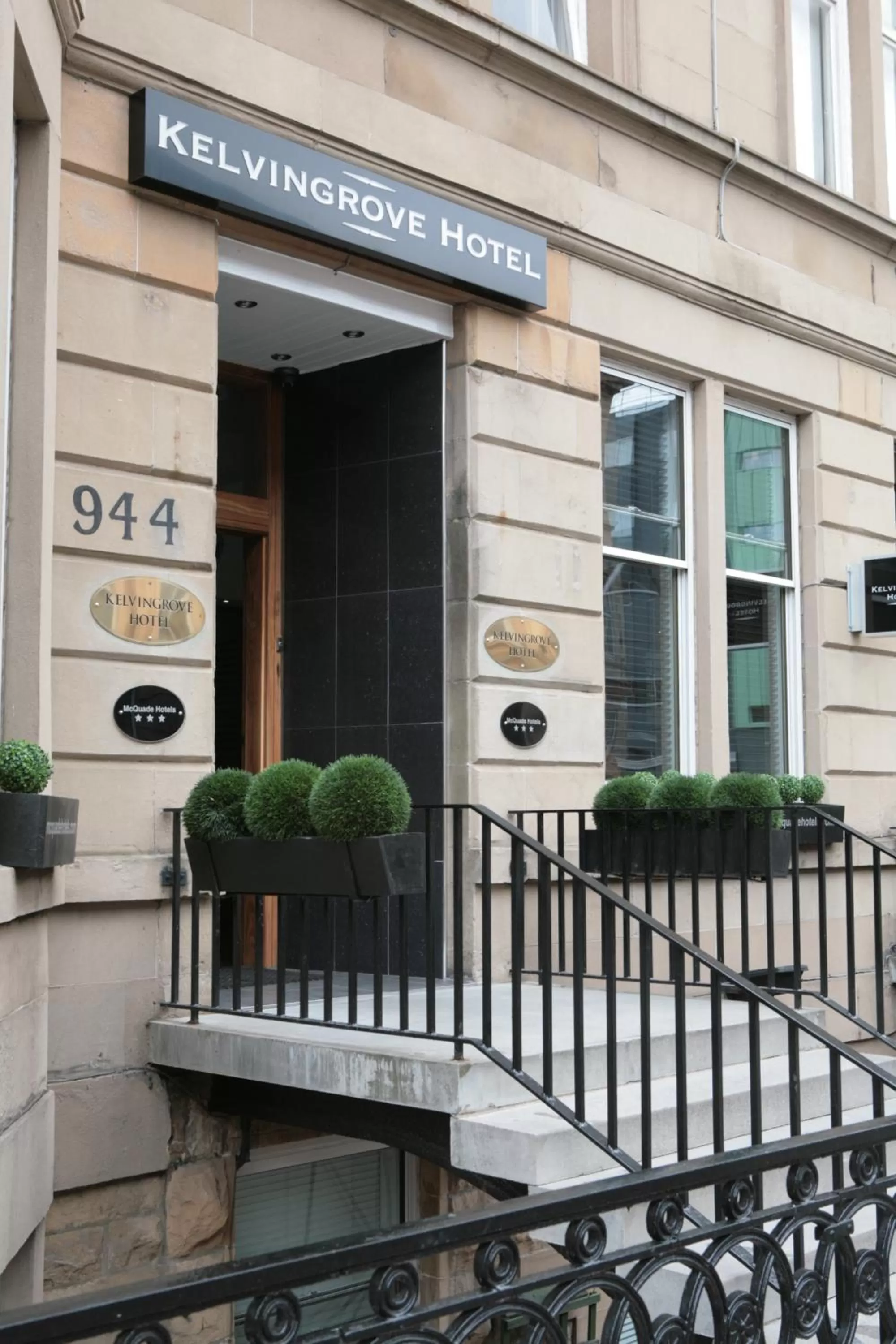 Facade/entrance in Kelvingrove Hotel - Sauchiehall St