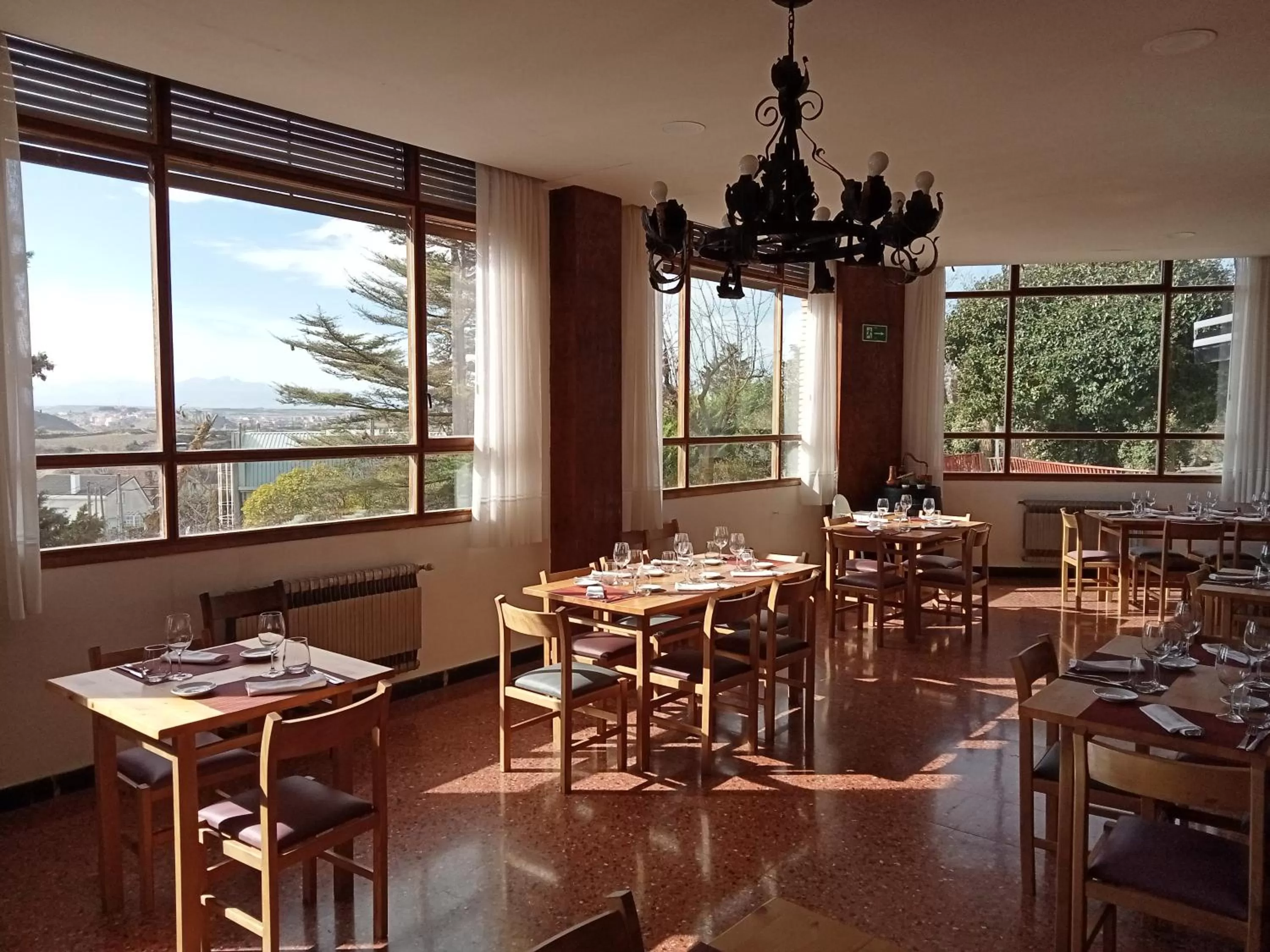 Restaurant/places to eat in Portal De La Rioja