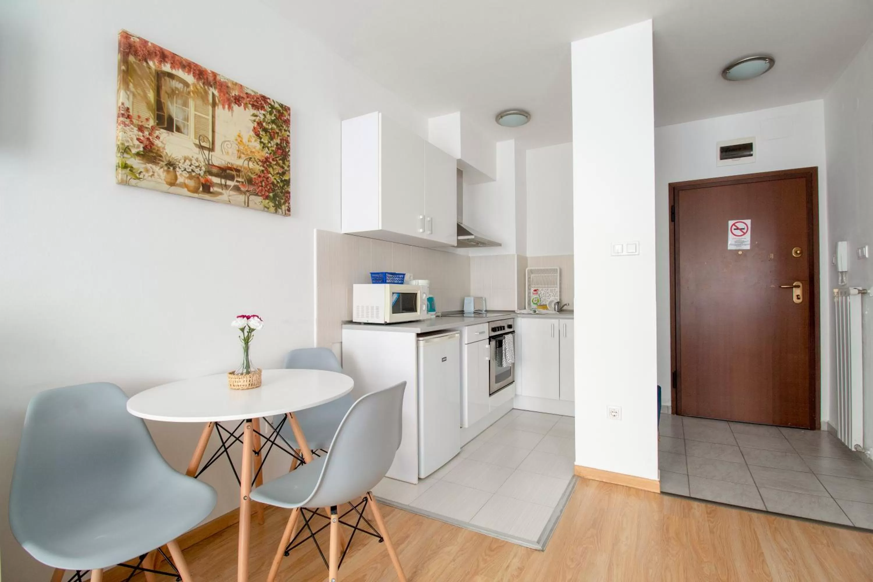 Kitchen or kitchenette in Prince Apartments