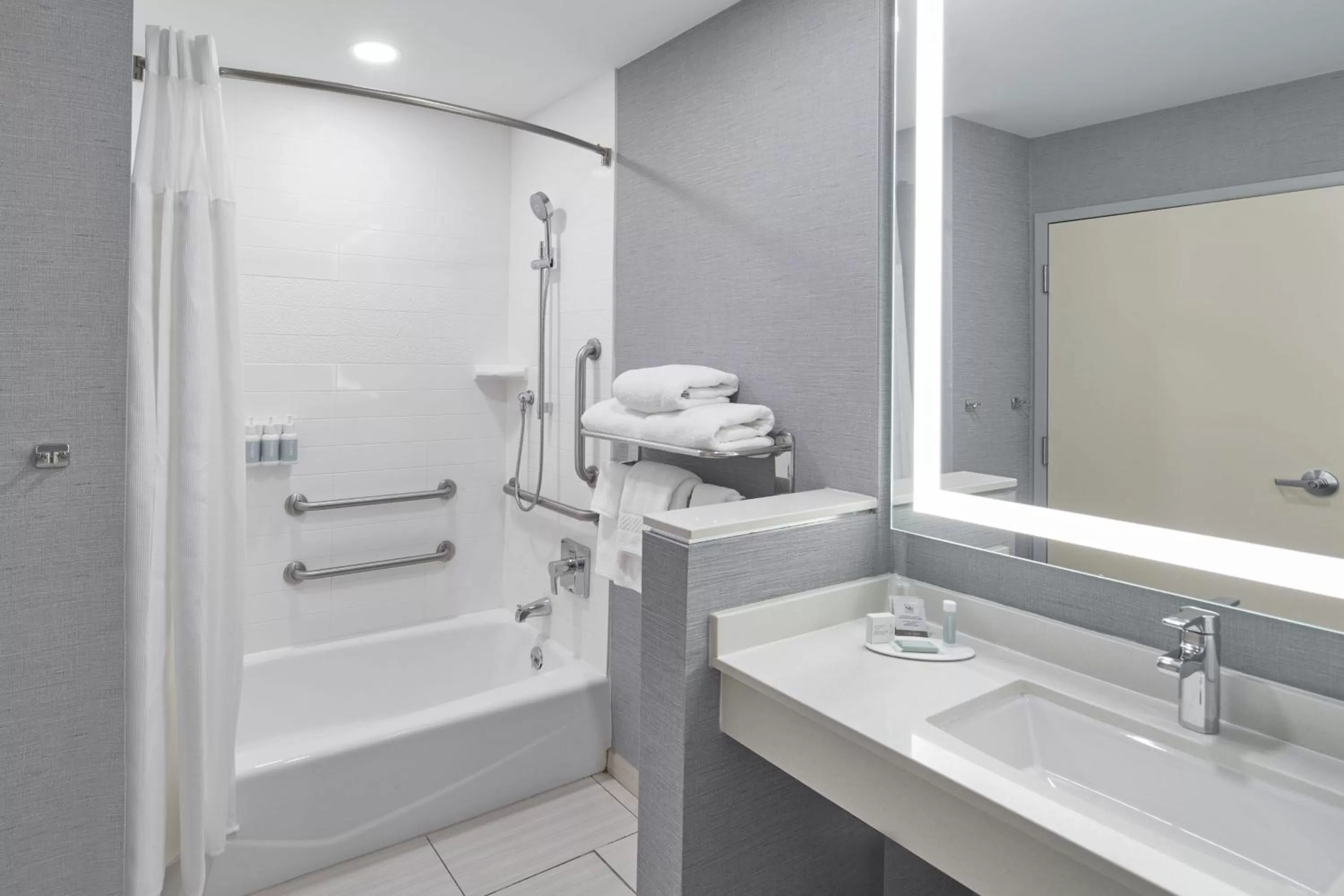 Bathroom in Fairfield Inn and Suites by Marriott Nashville Downtown/The Gulch