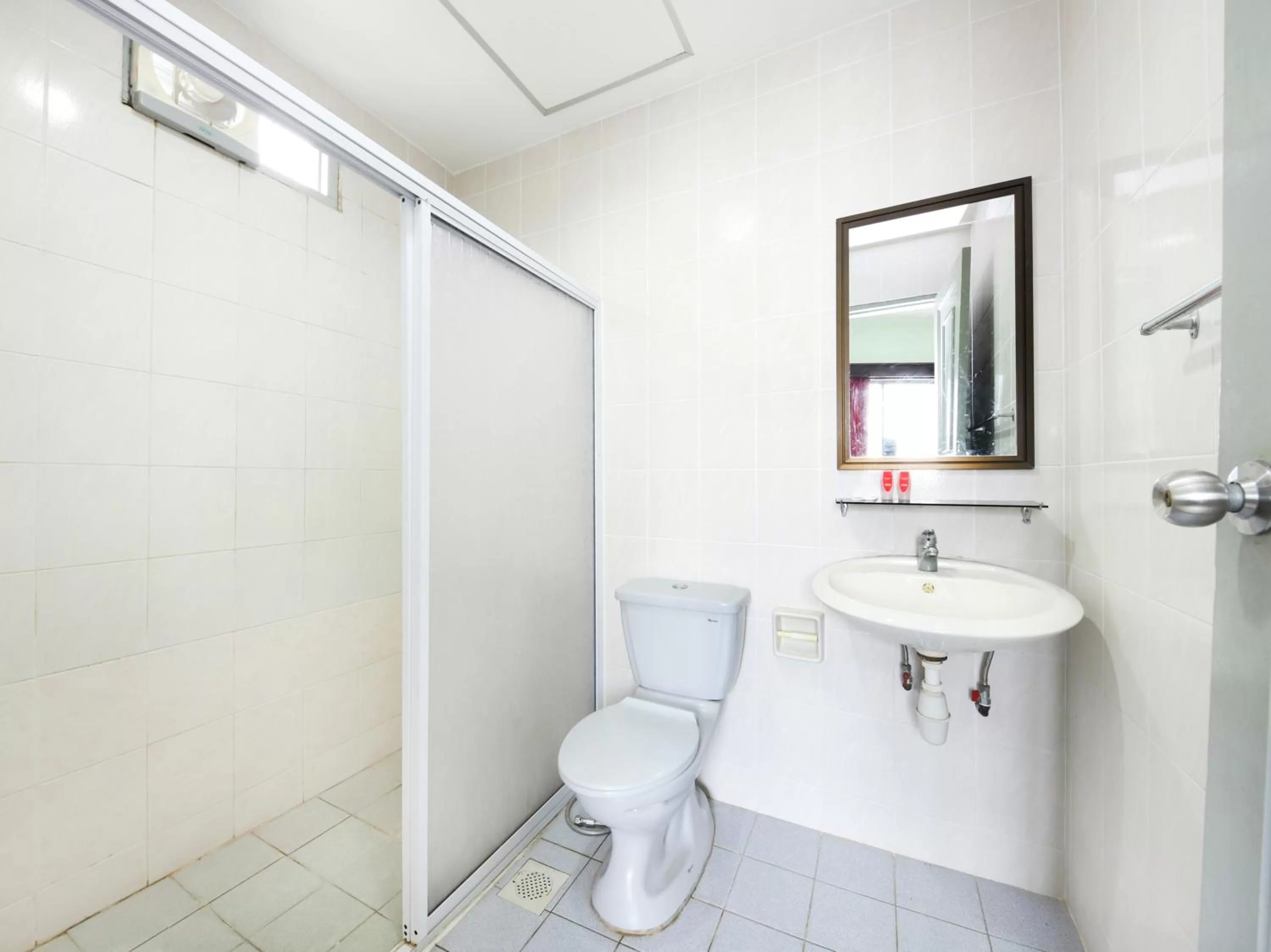 Bathroom in Grand Supreme Hotel