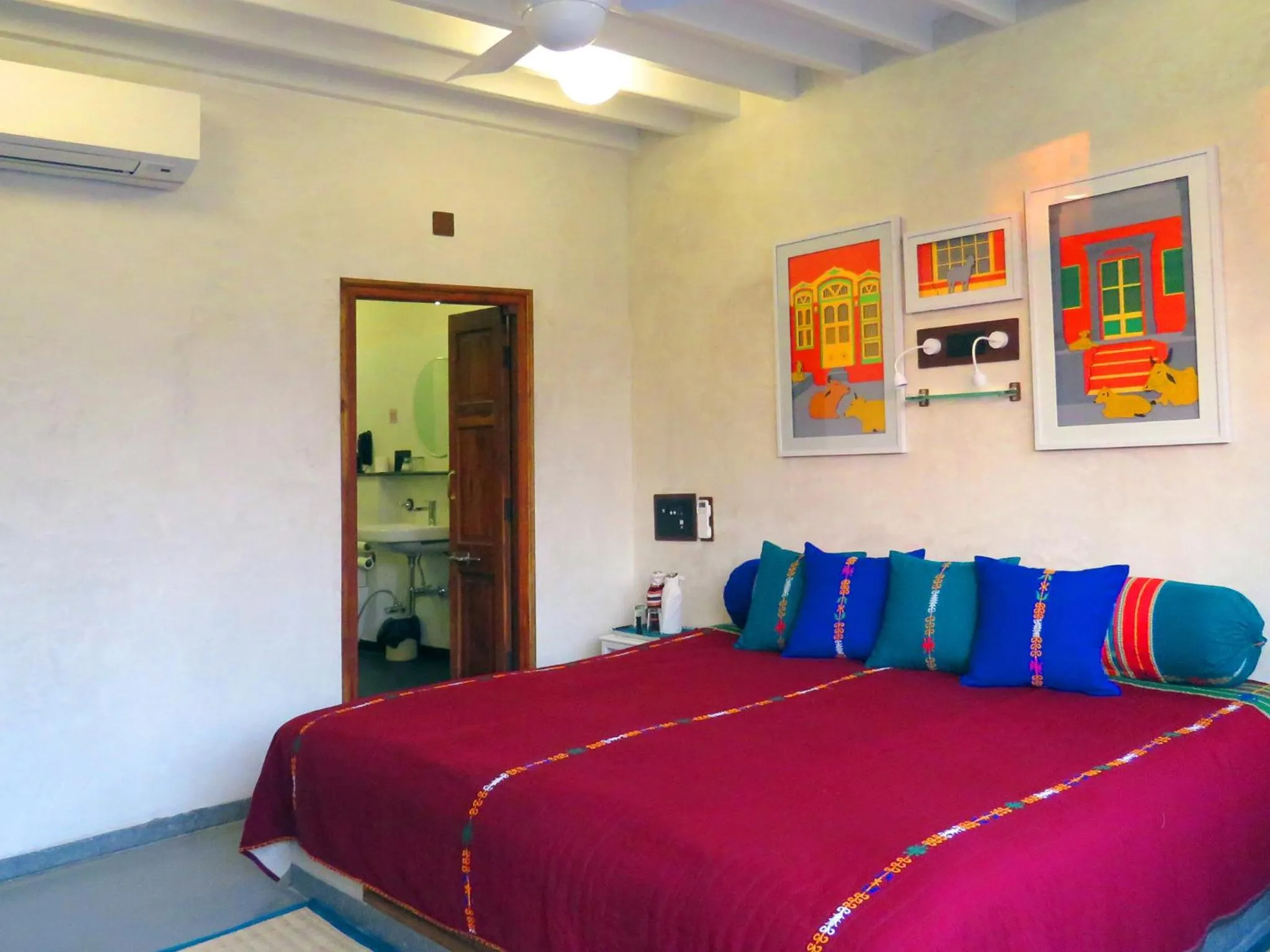 Bedroom, Bed in Mangaldas Ni Haveli II by The House of MG