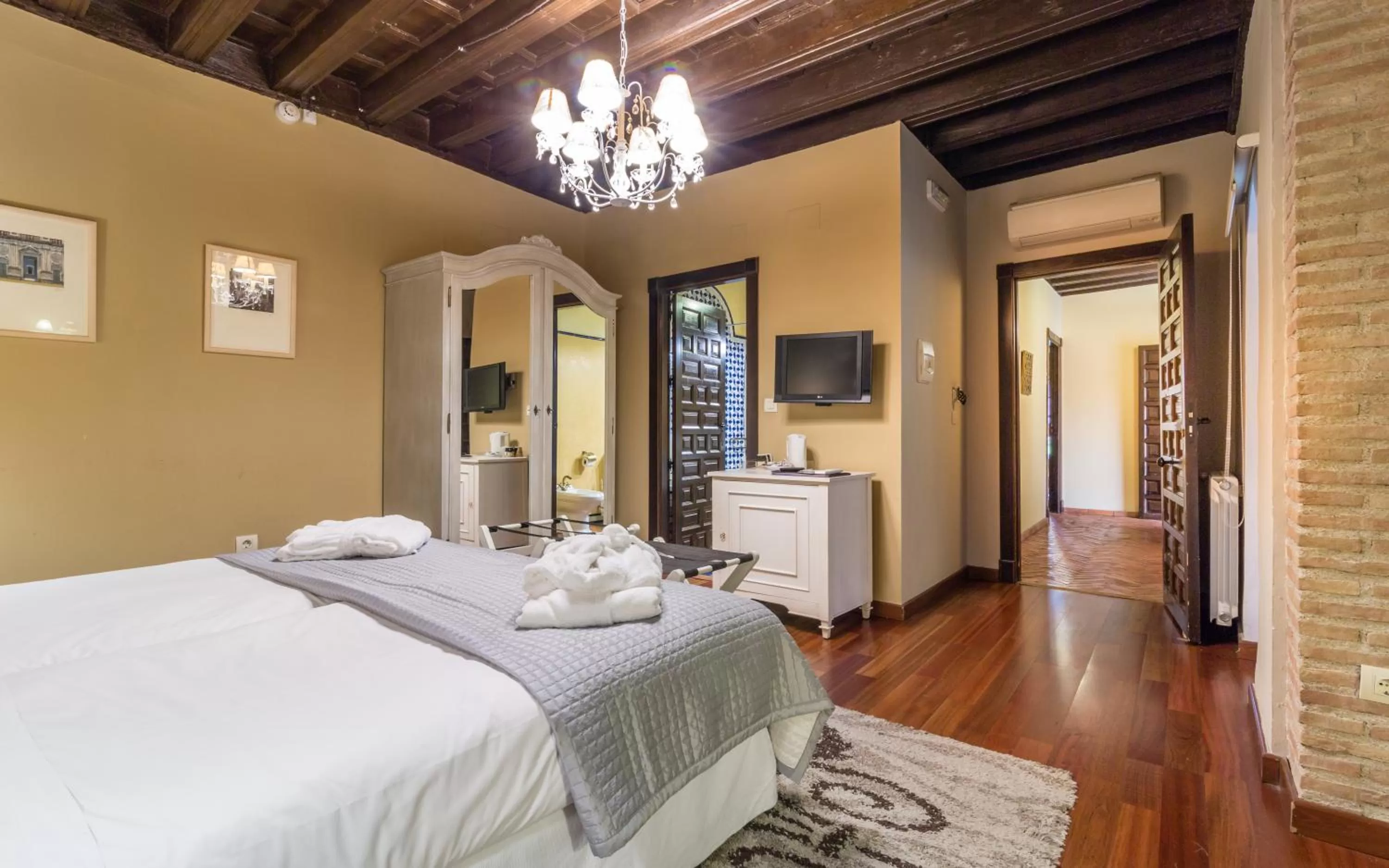Bedroom, Bed in Palacio de Mariana Pineda