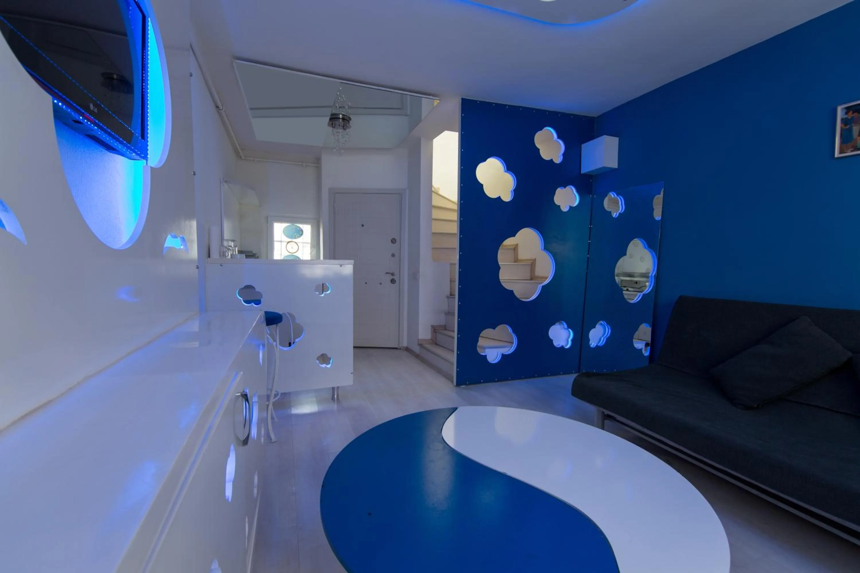 Photo of the whole room in Element Suites