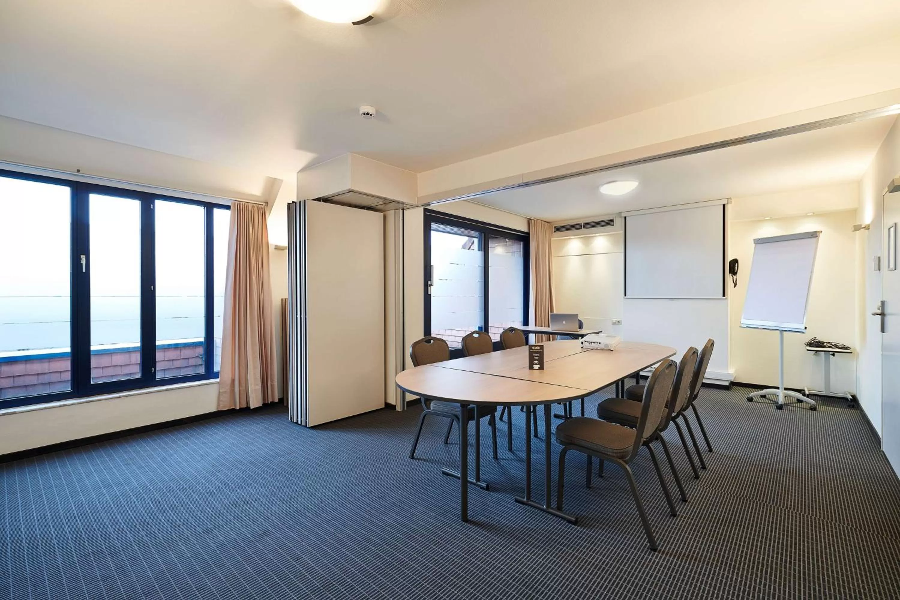 Photo of the whole room in Keizershof Hotel Aalst