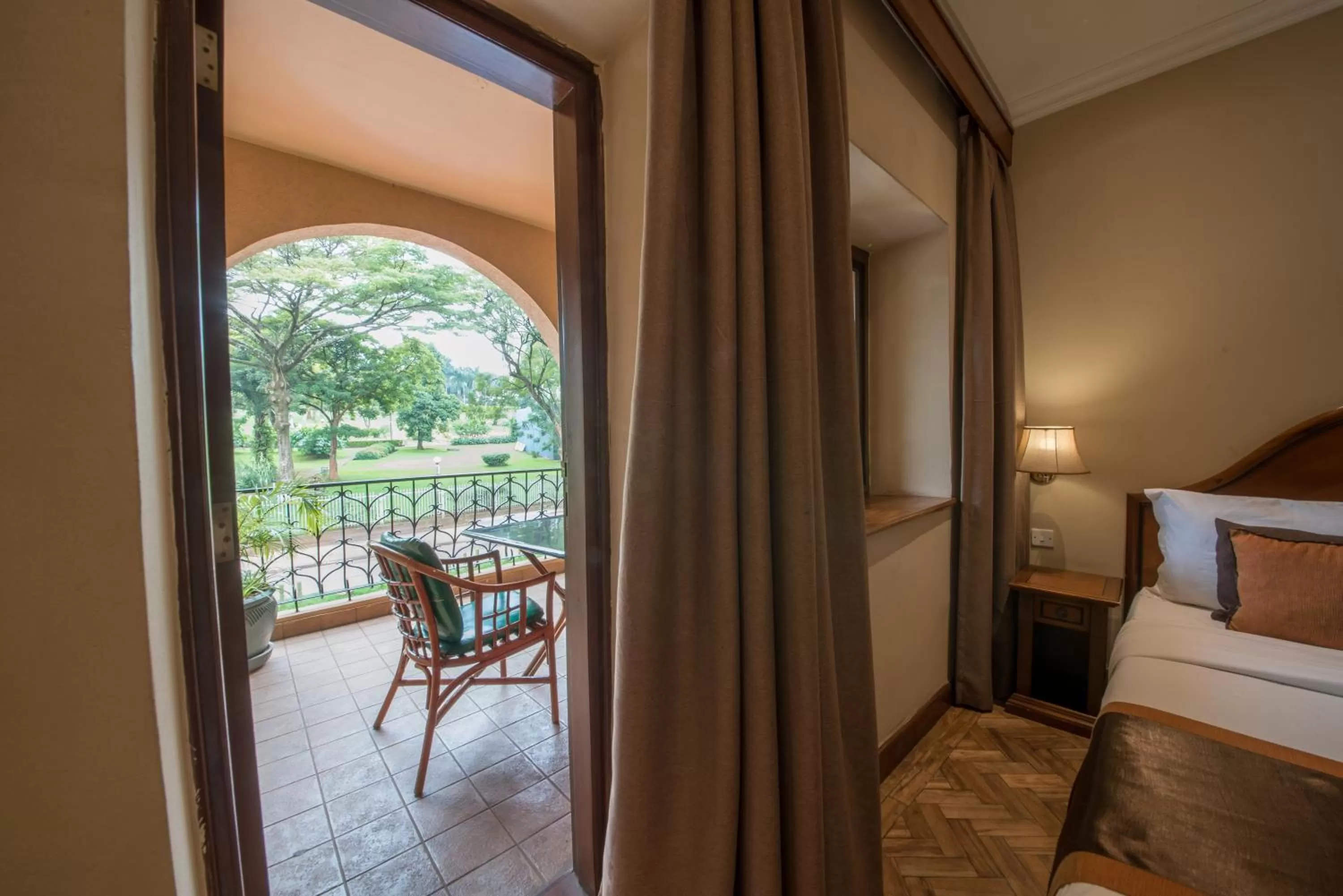 Garden view, Bed in Speke Hotel 1996 Ltd