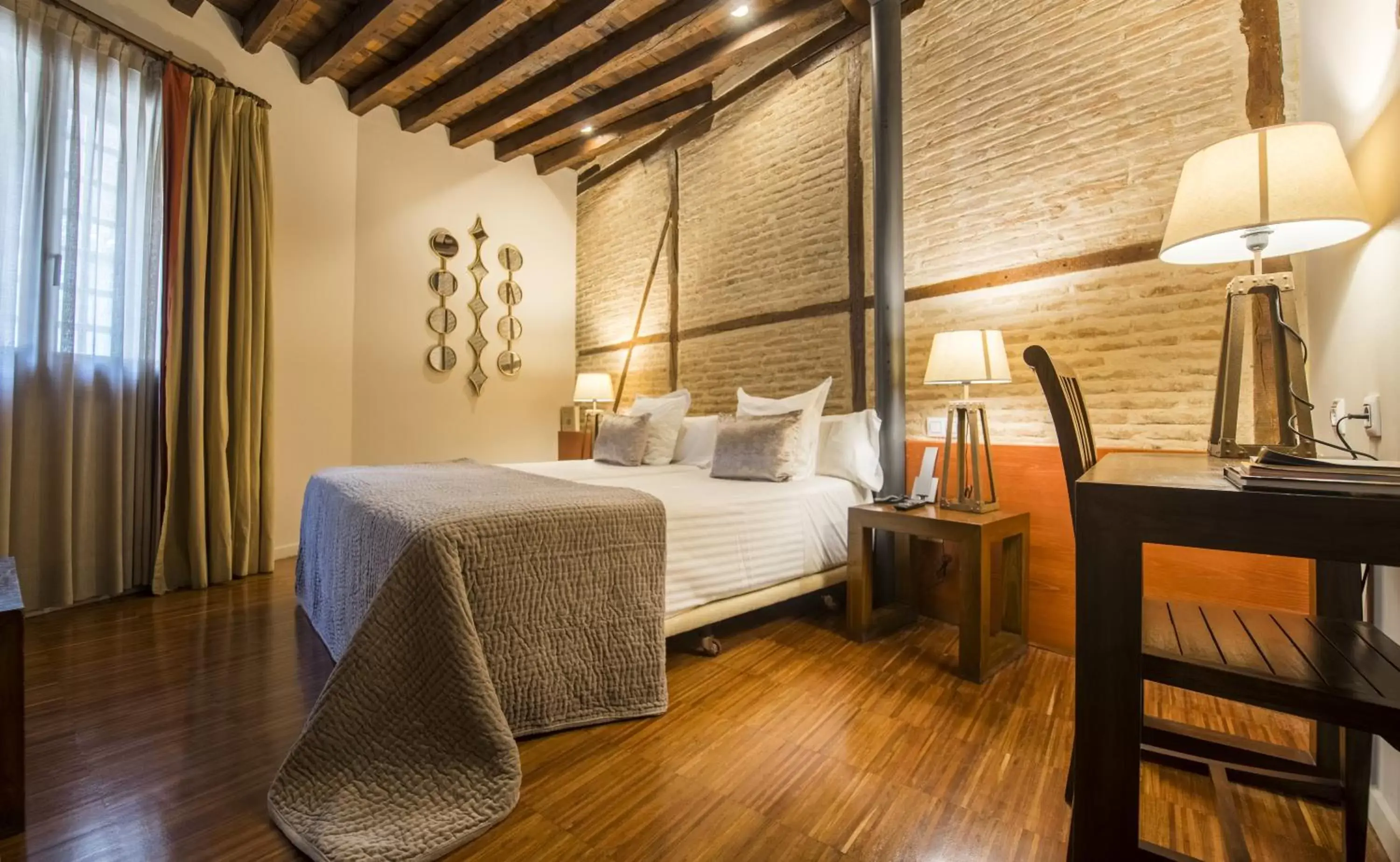 Double Room with Extra Bed in Abad Toledo Double Room with Extra Bed in Abad Toledo