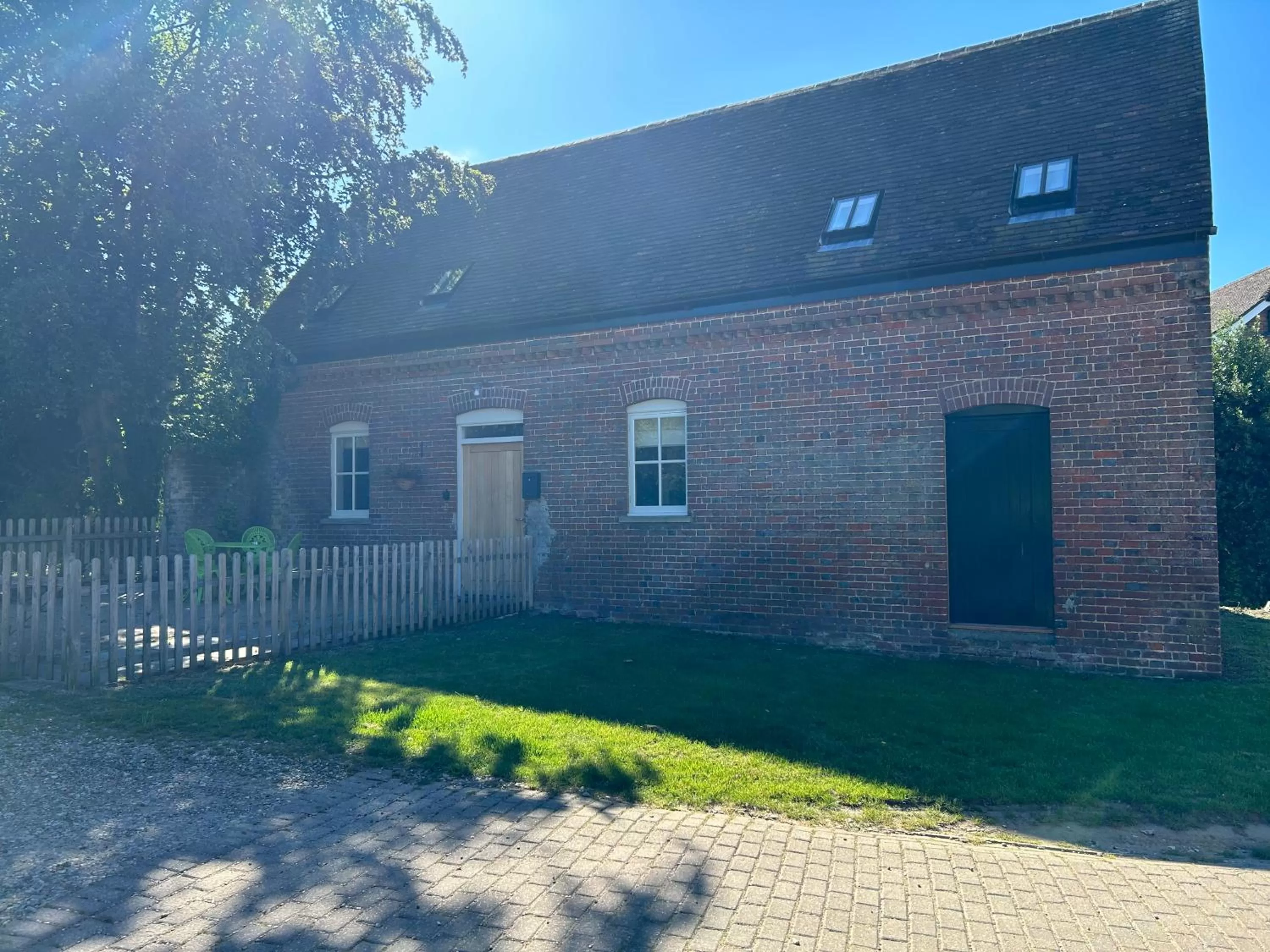 Property Building in The Red Lion Charing Heath