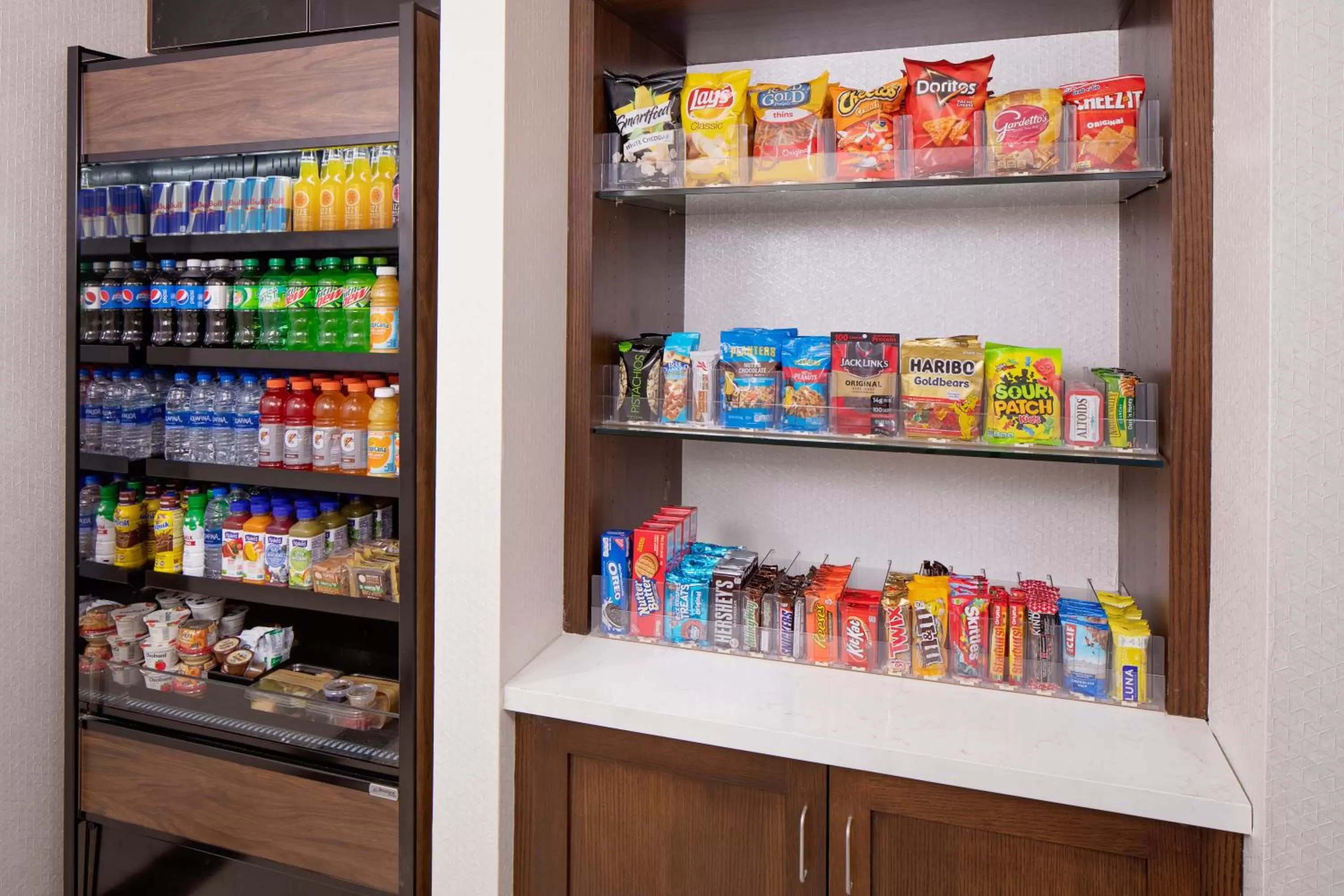 On-site shops in Hyatt Place Florence Downtown