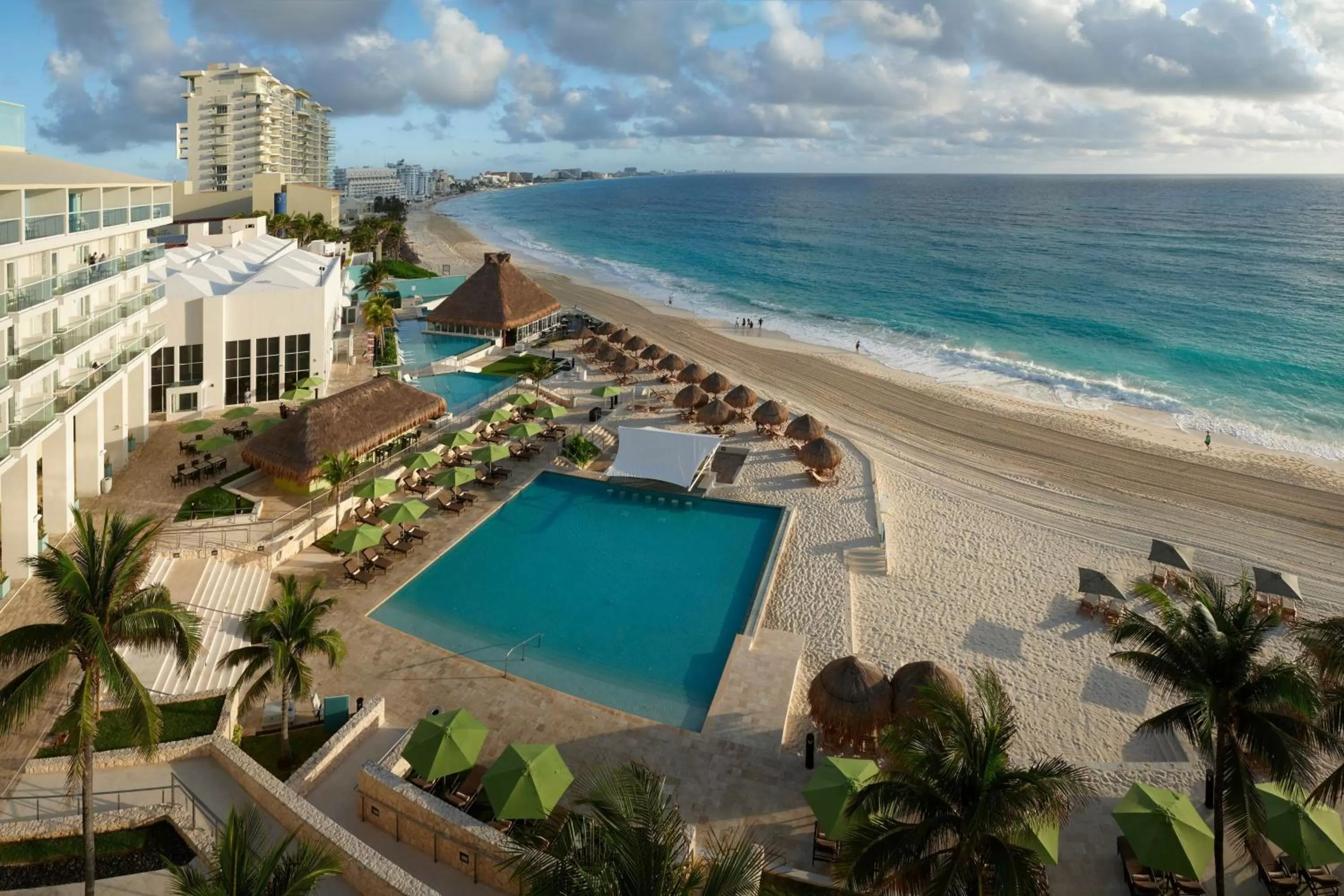 Swimming pool in The Westin Resort & Spa Cancun