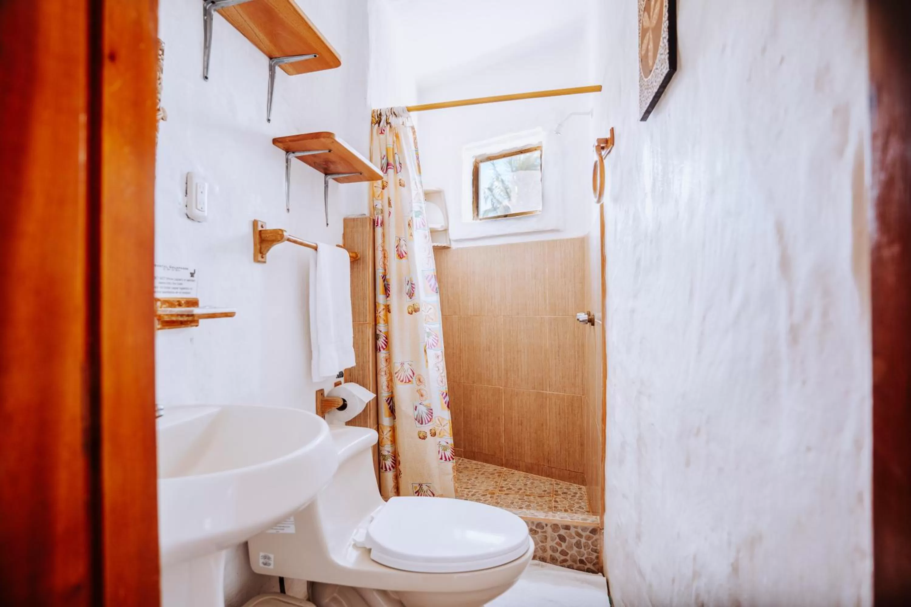 Bathroom in Hostal Galapagos by Bar de Beto