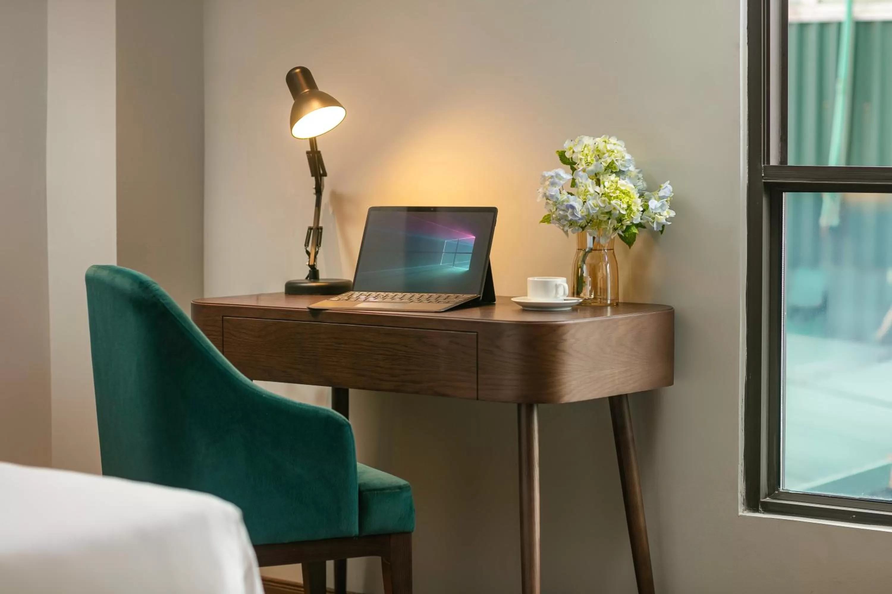 TV and multimedia in MAY DE VILLE Lakeside Hotel