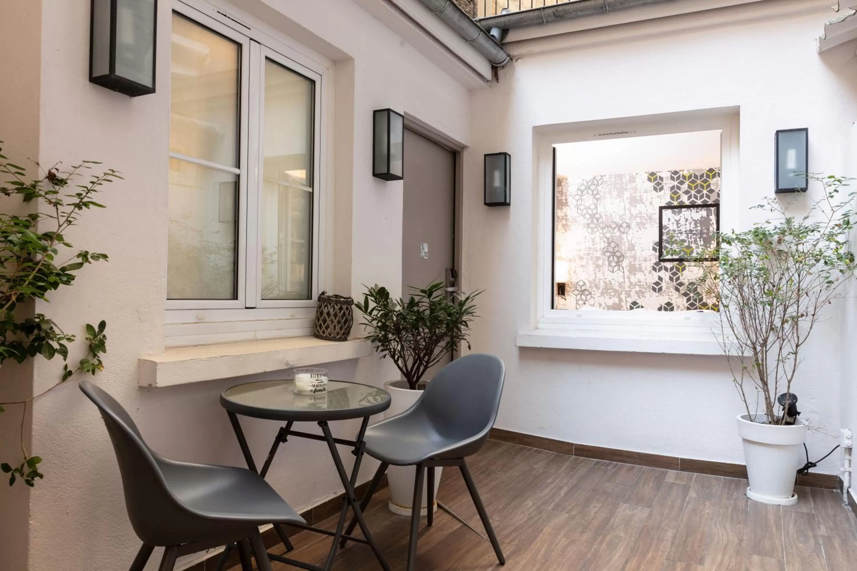 Patio in Hotel des Nations Saint Germain