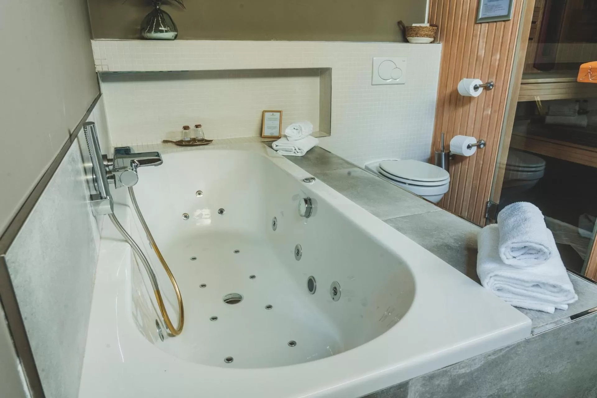 Bath in Mont-des-Pins