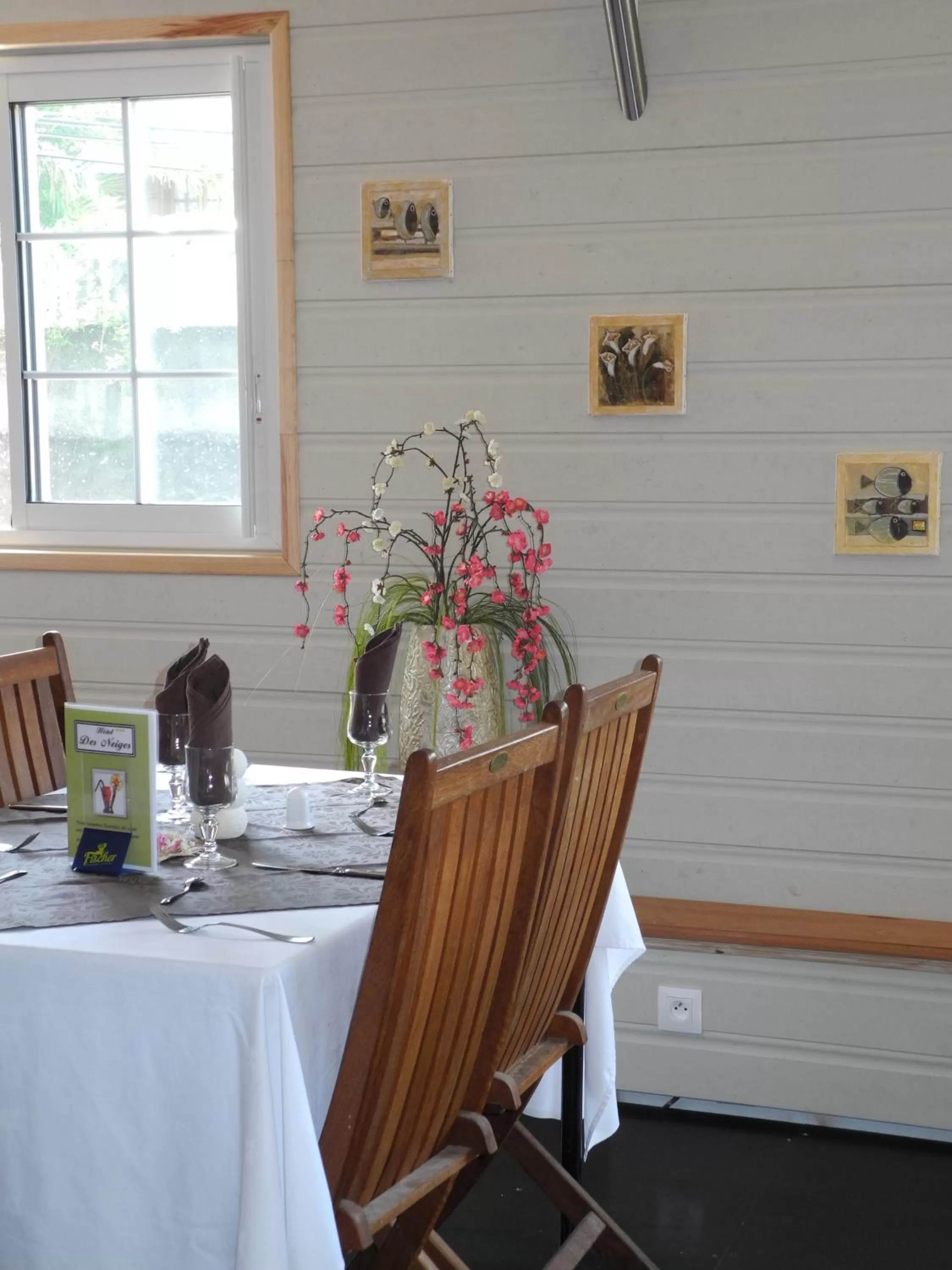 Restaurant/Places to Eat in Hotel Des Neiges