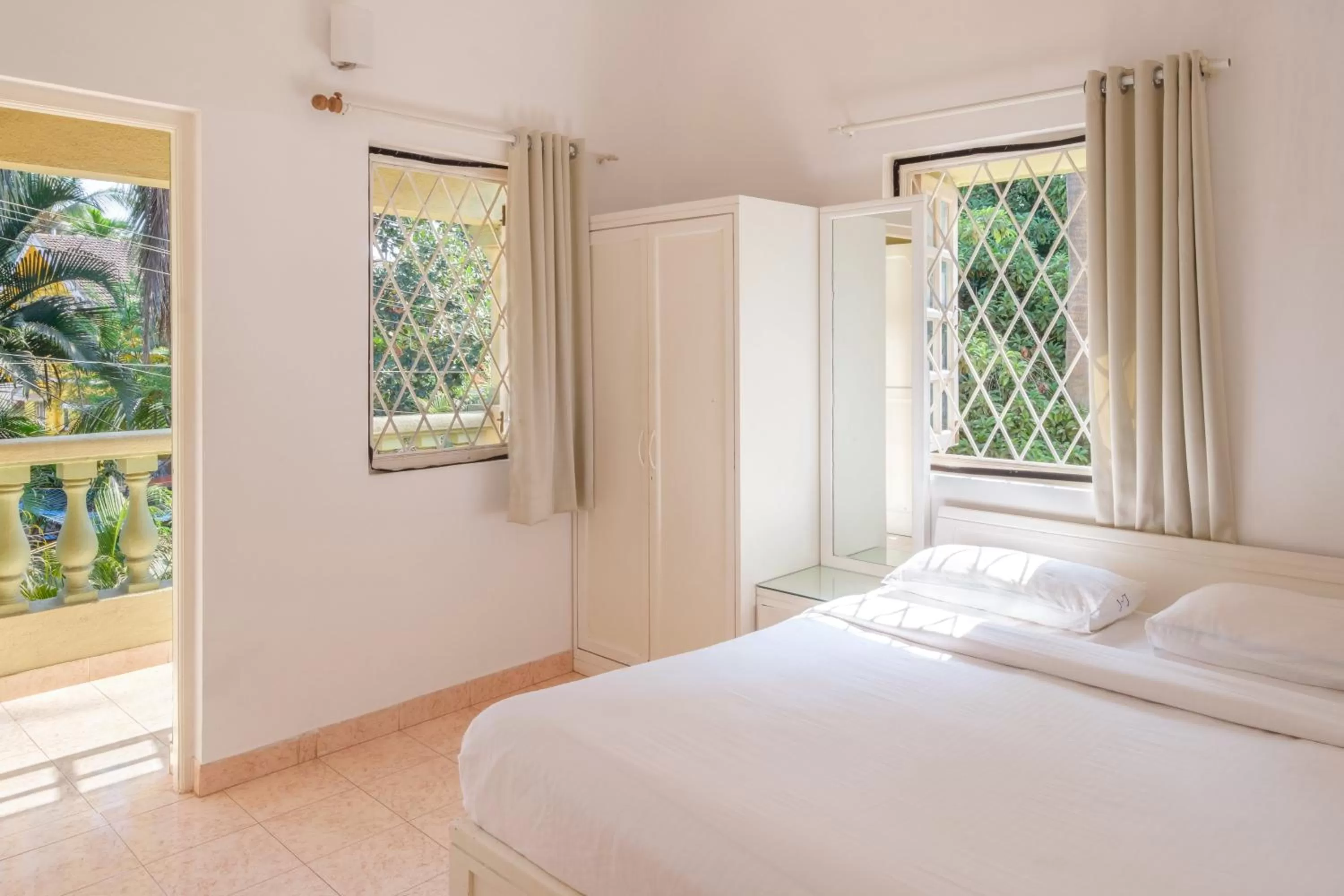 Bedroom, Bed in Casa Legend Economy, Calangute Goa