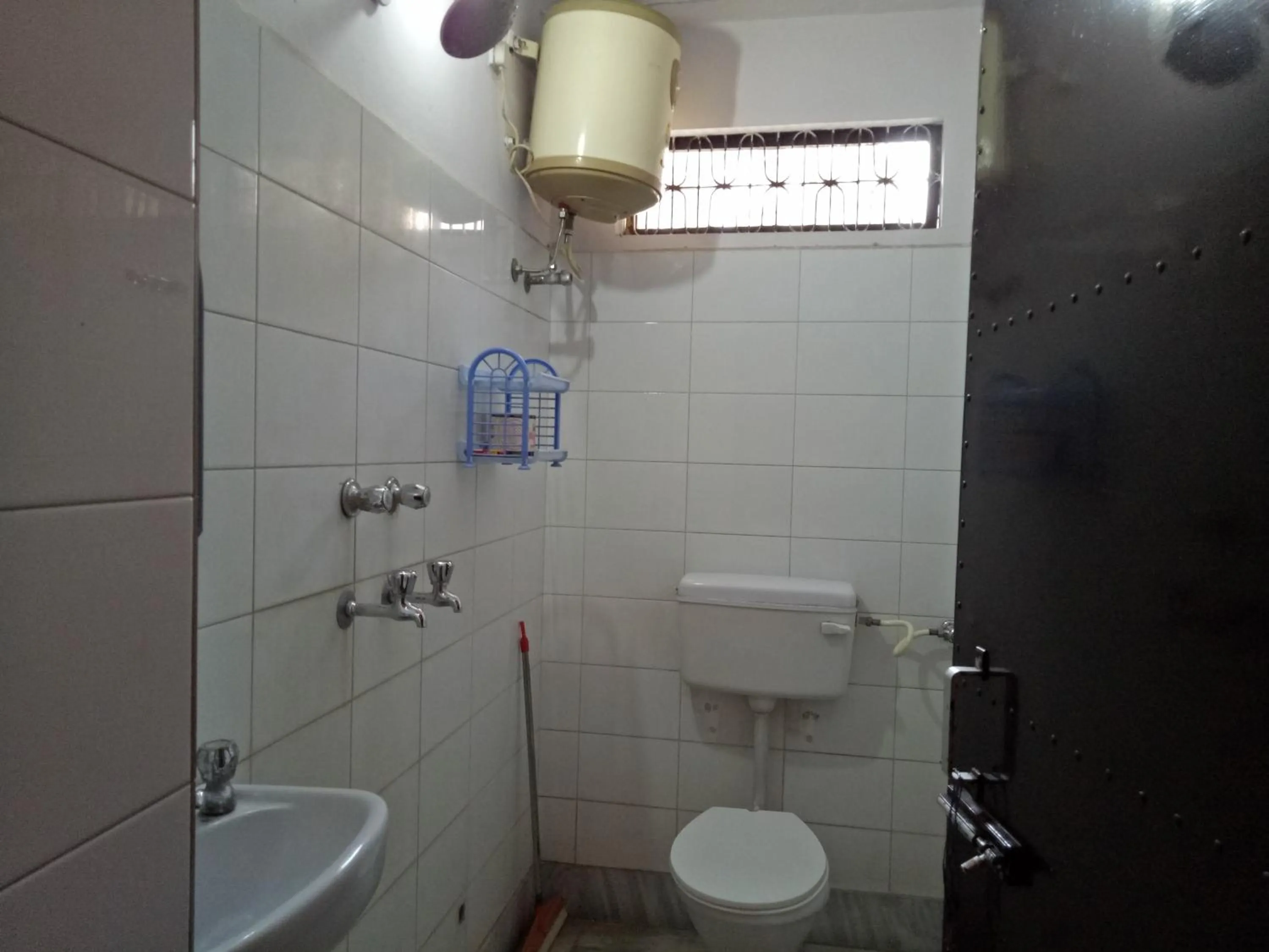 Shower in Scindhia Guest House