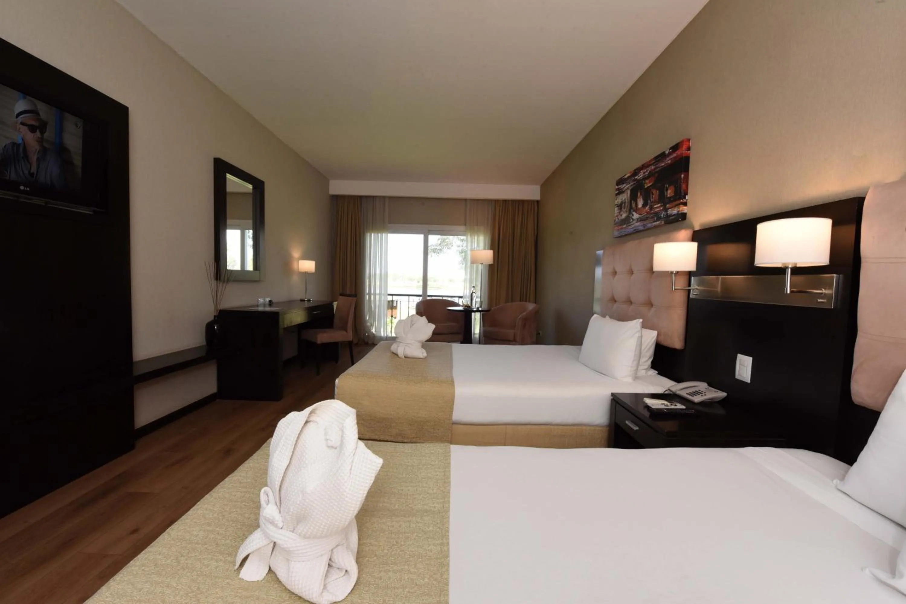 Bed in Howard Johnson Resort & Convention Center Ezeiza