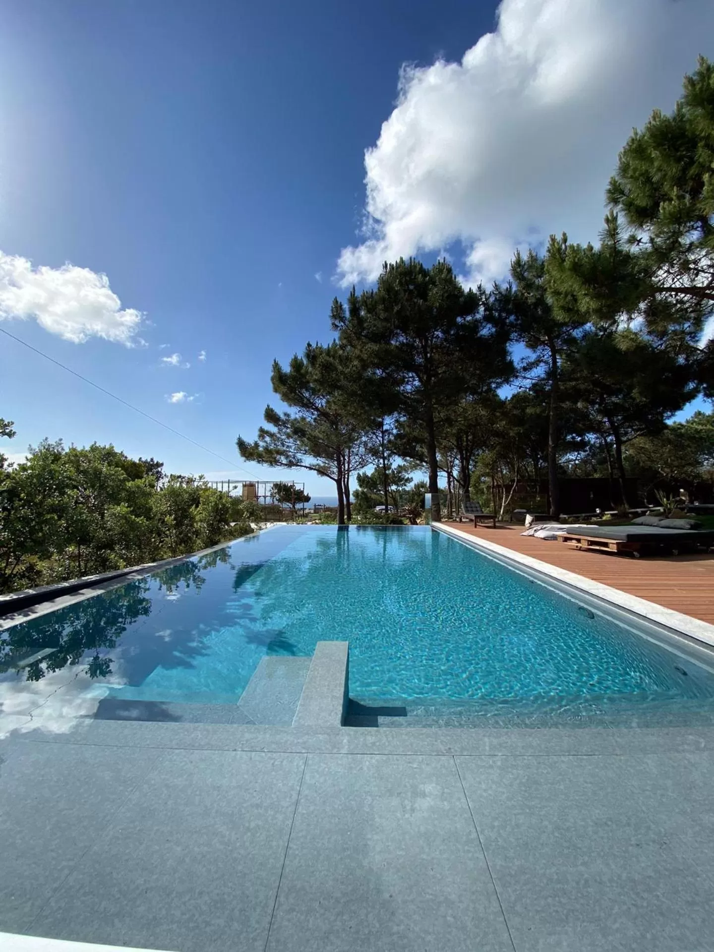 Swimming pool in Azen Cool House