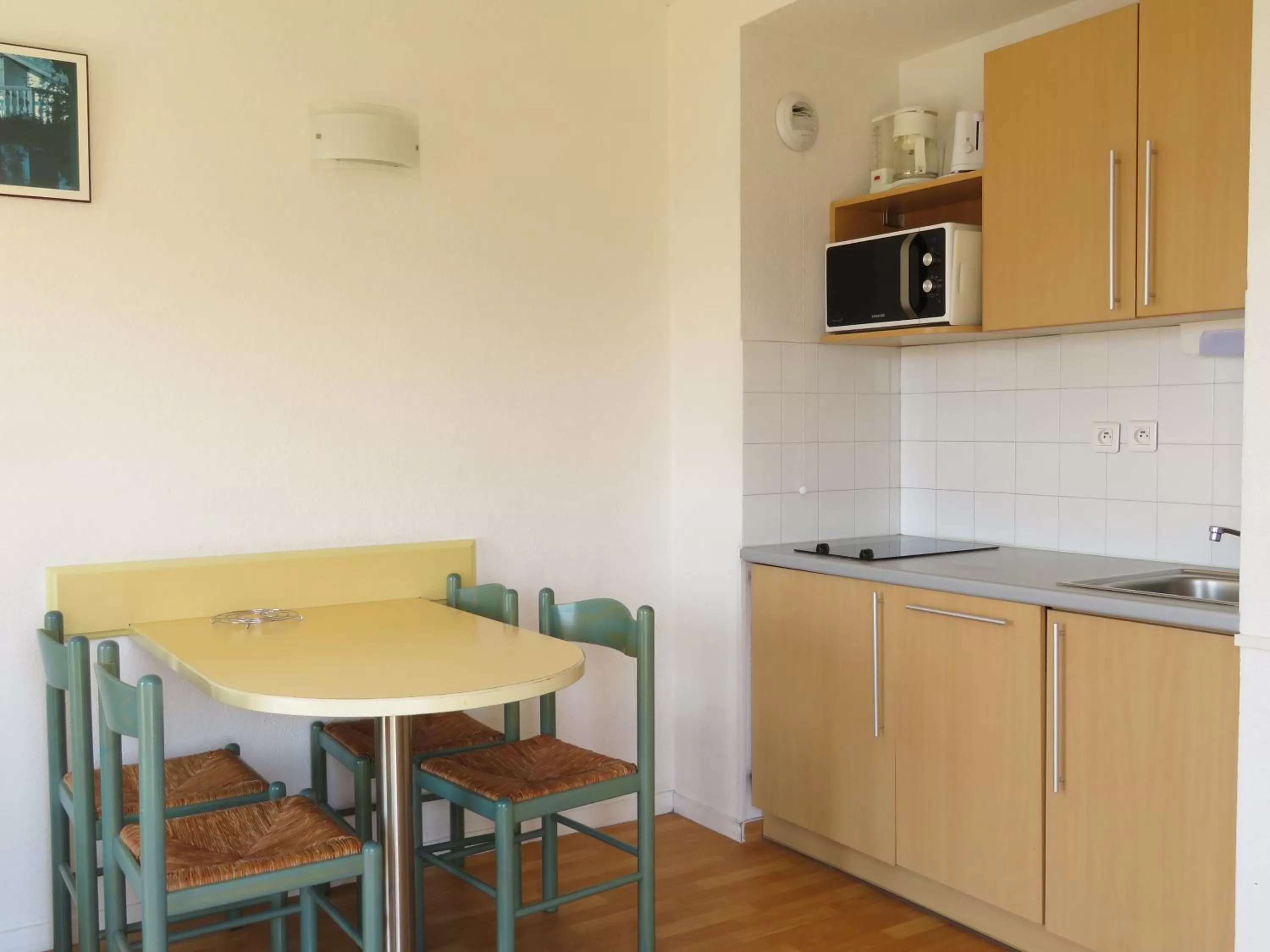 Kitchen or kitchenette in Résidence Mer & Golf Eugénie