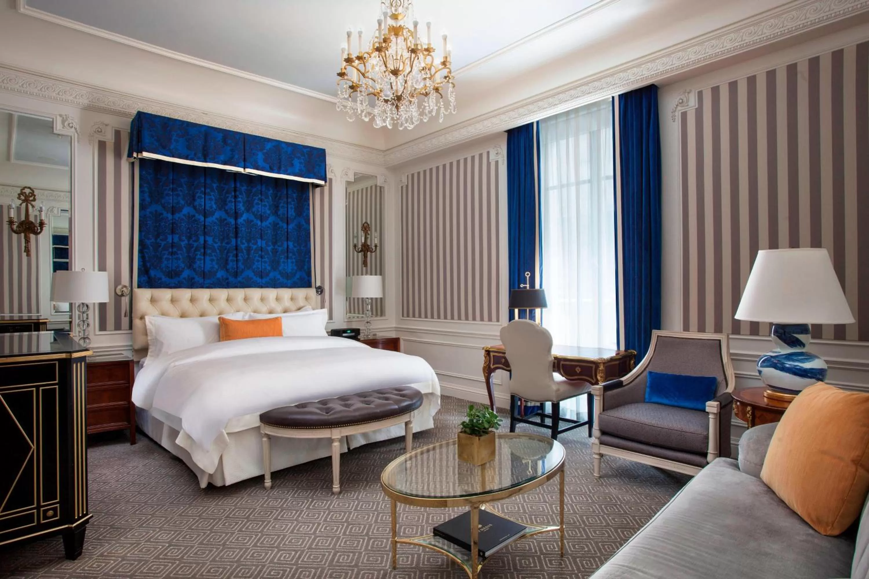 Photo of the whole room, Bed in The St. Regis New York