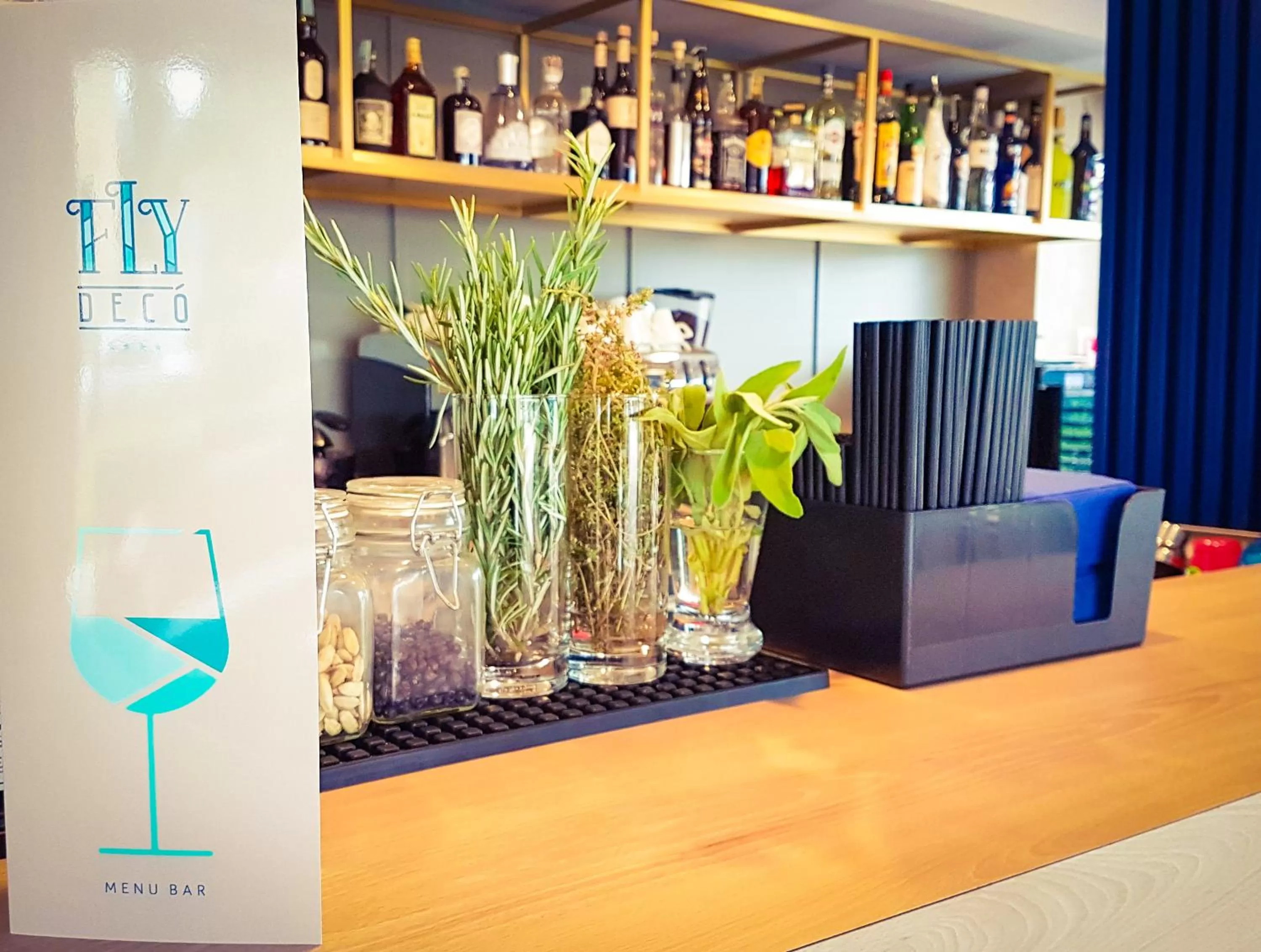 Lounge or bar in Fly Decó Hotel