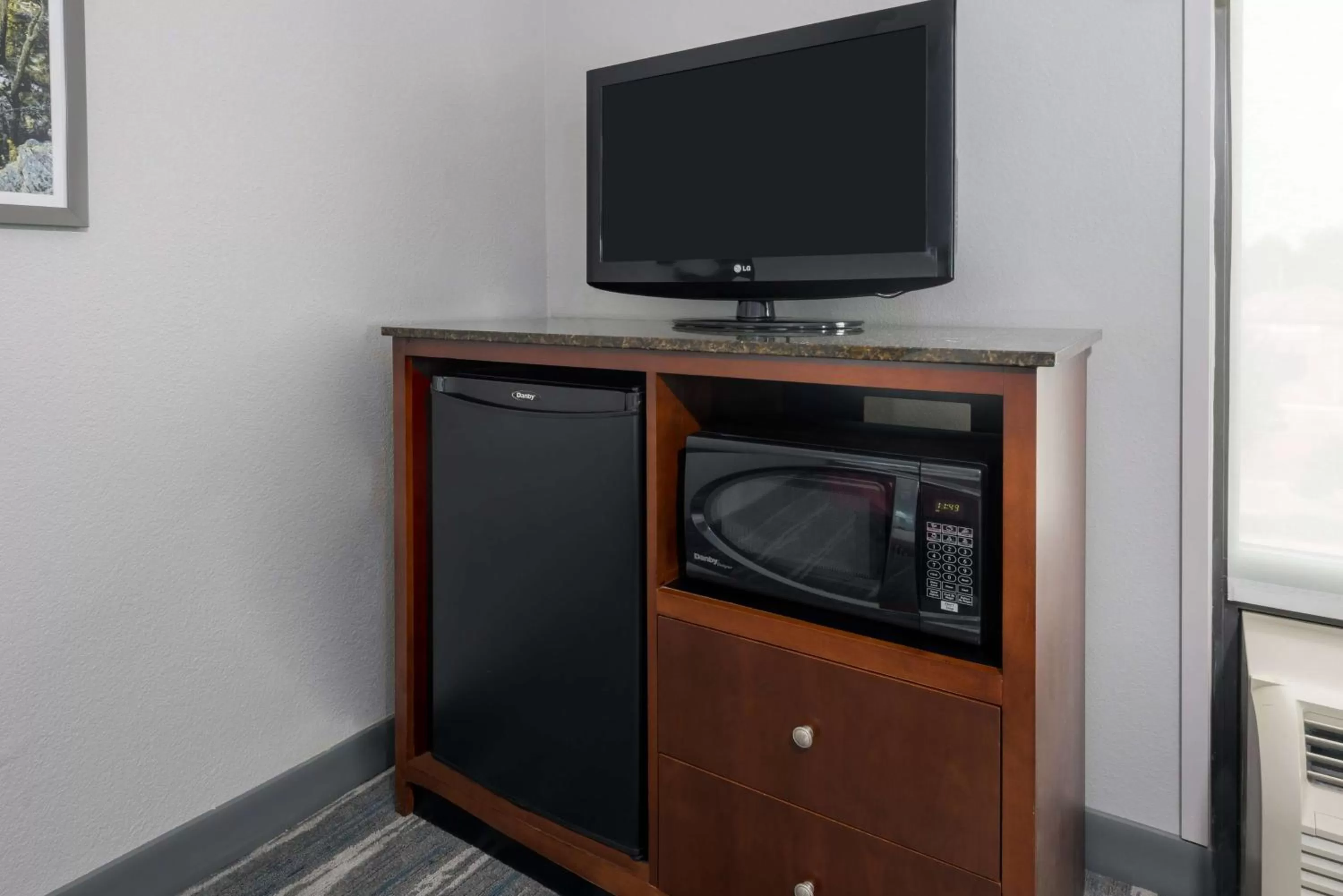 Bedroom in Hampton Inn & Suites Winston-Salem/University Area