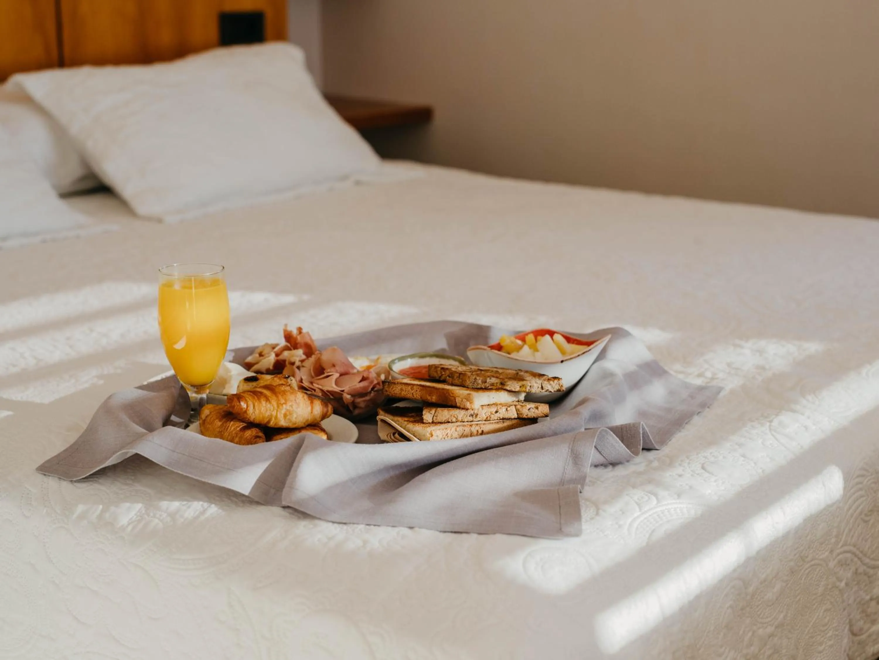 Continental breakfast, Bed in Voramar