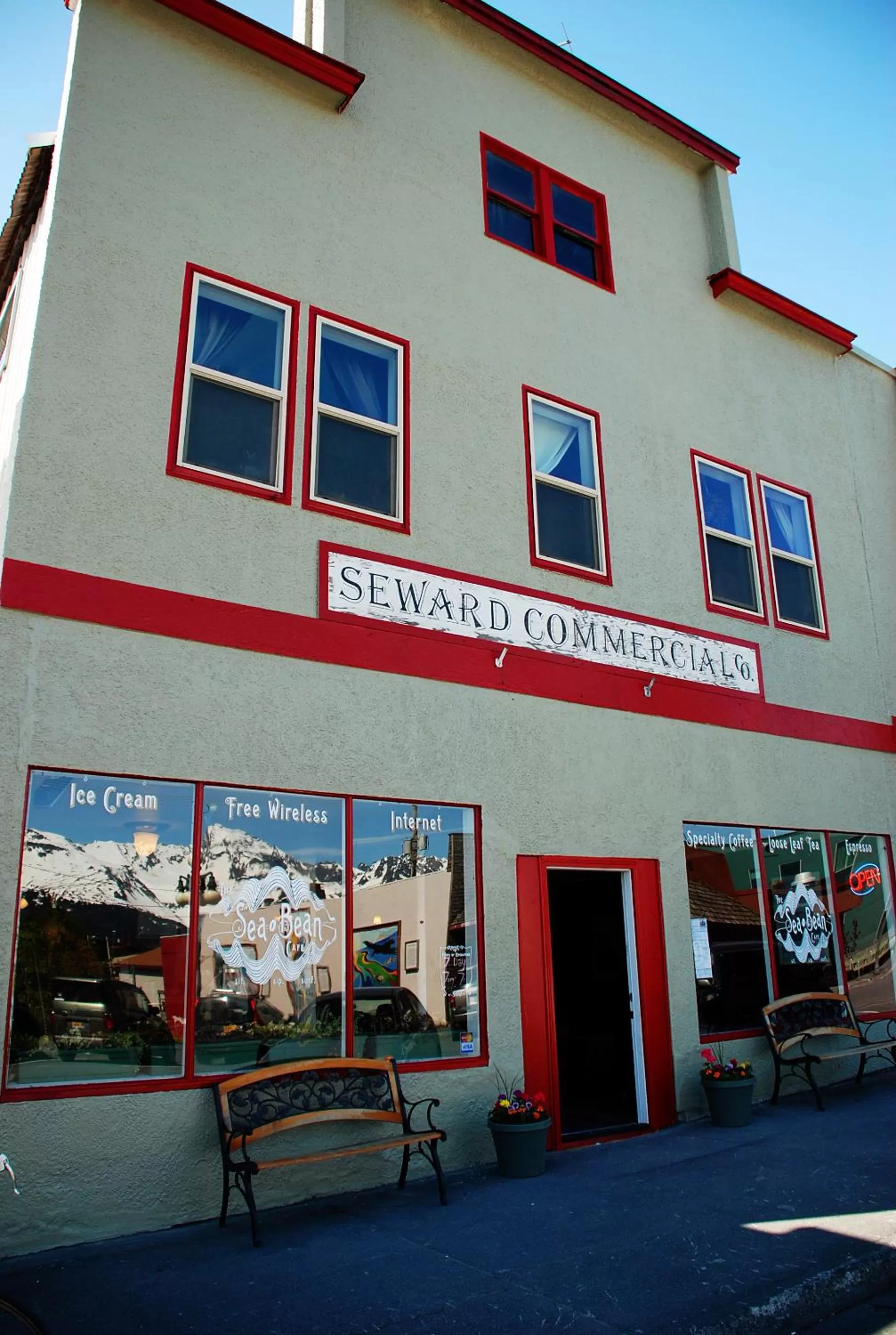 Facade/entrance in Sauerdough Lodging