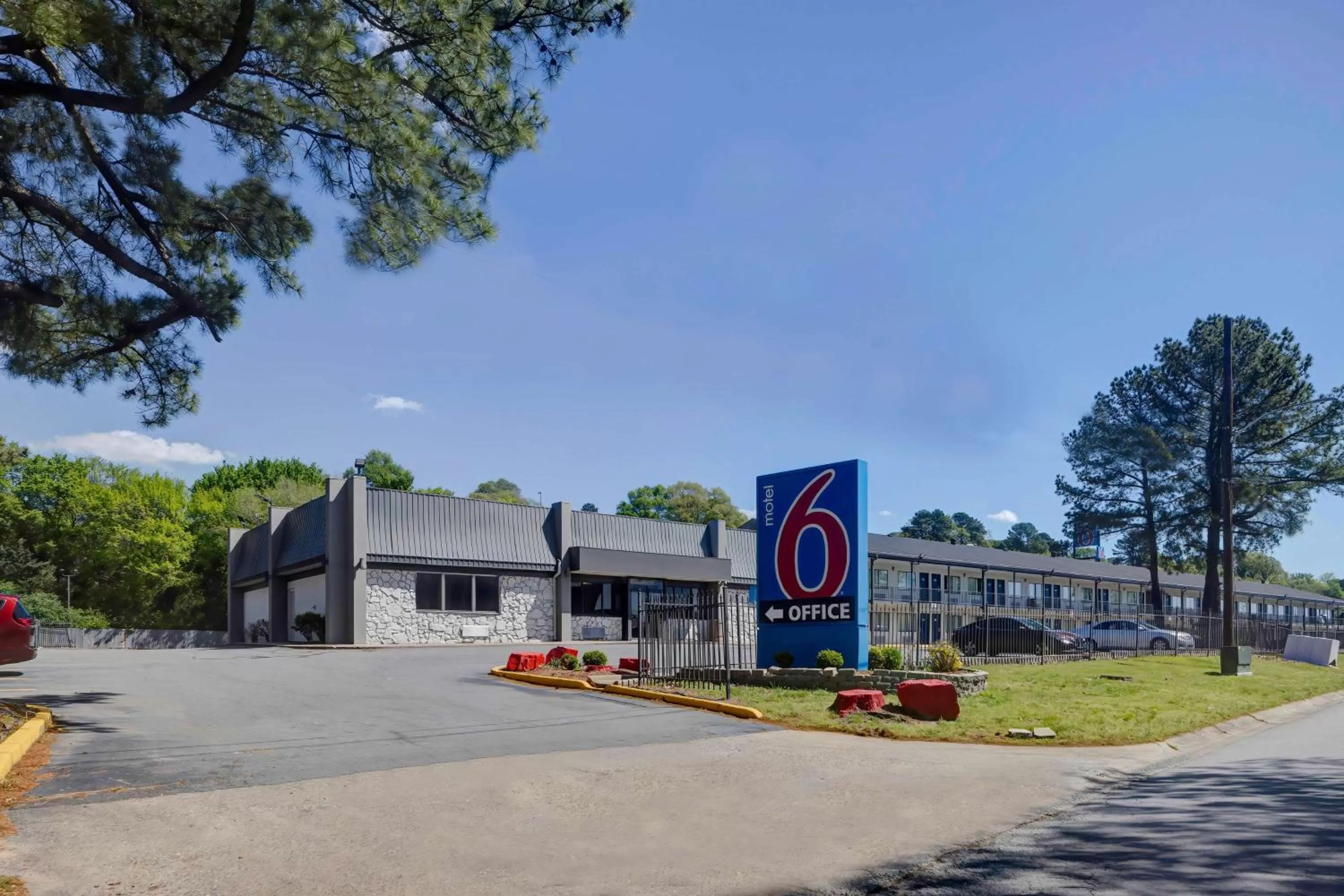 Property building in Motel 6 North Little Rock, AR-JFK Blvd