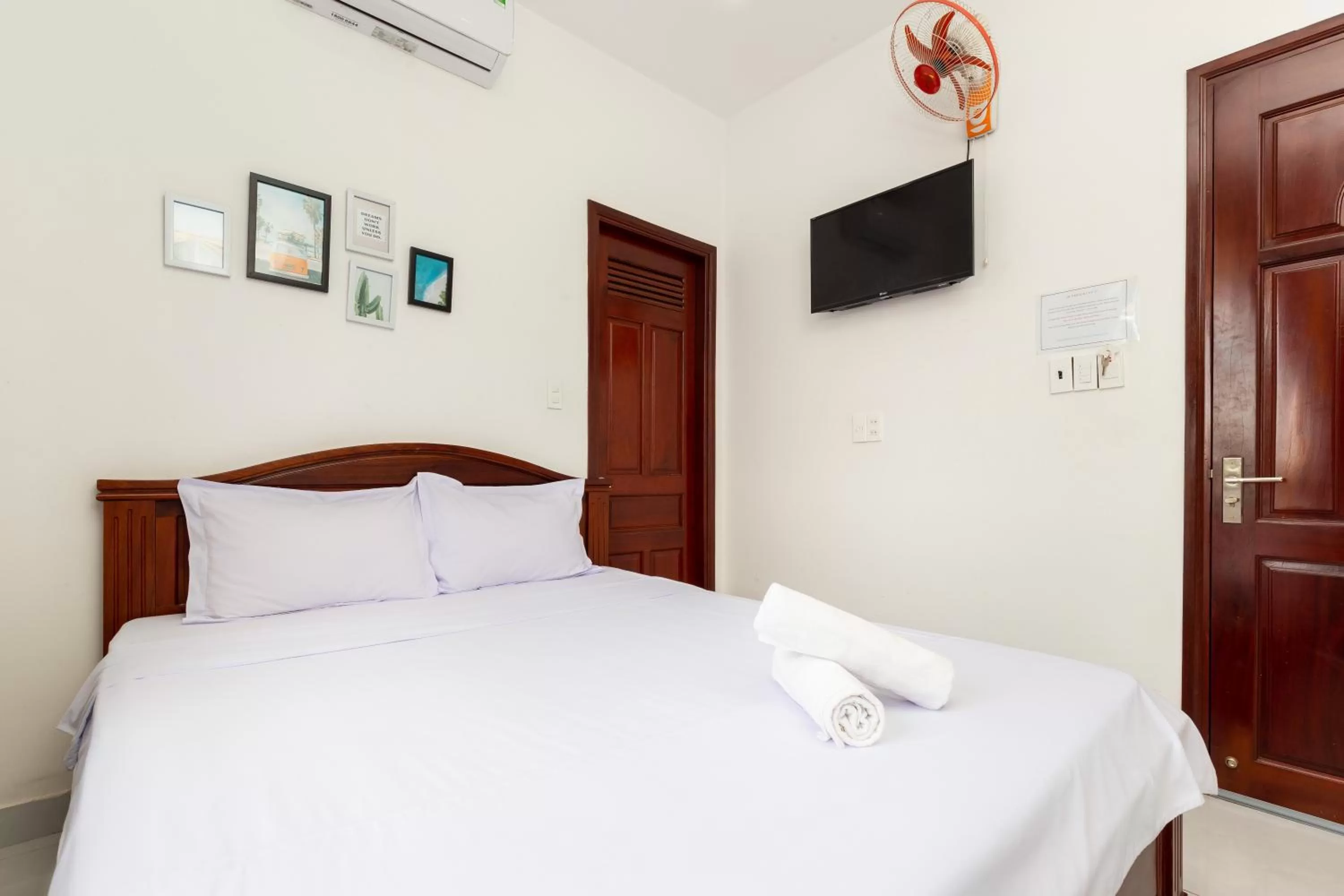 Bed in Luxury Vườn Lài Hotel